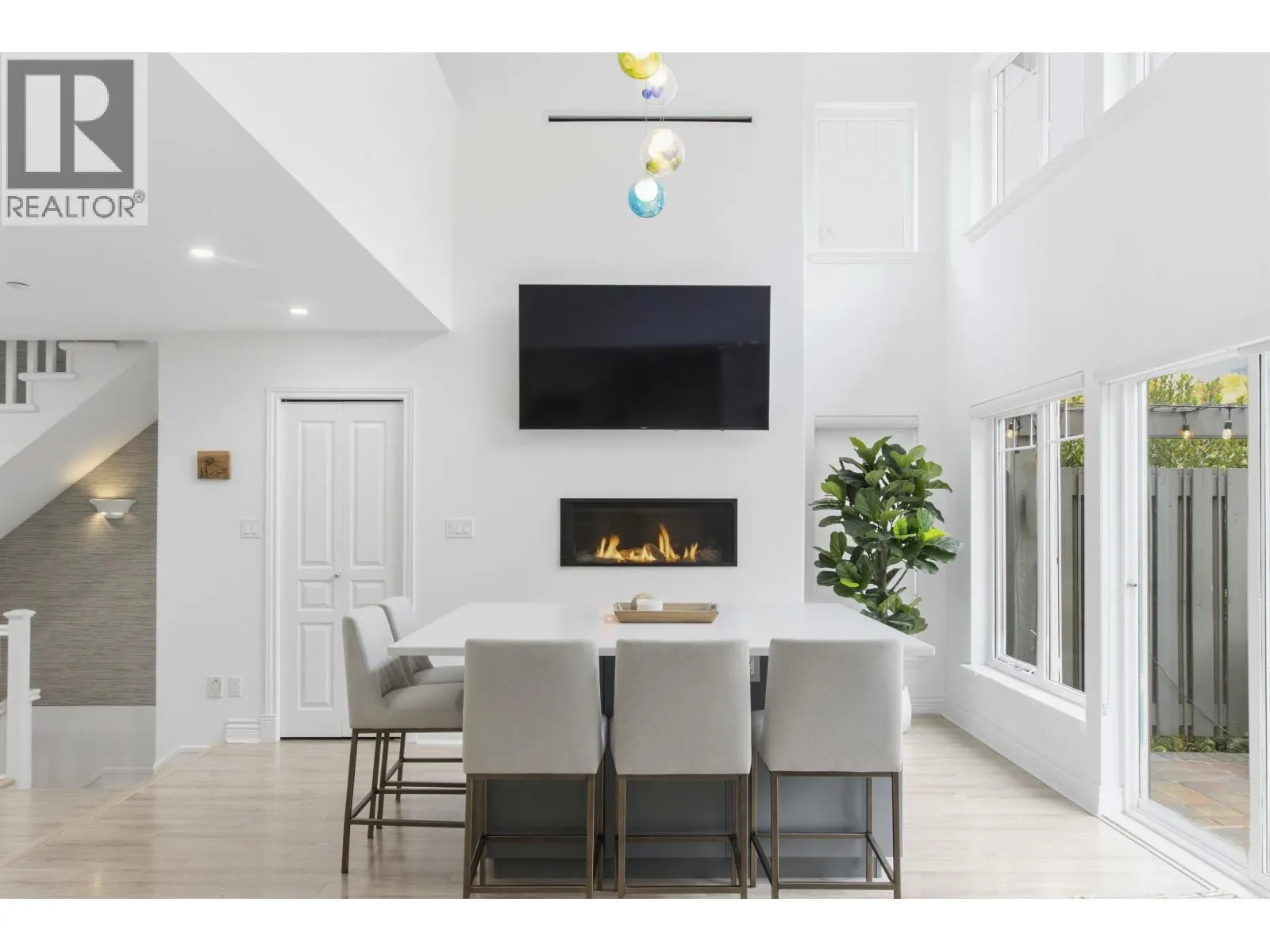 25 WHITECAP COURT