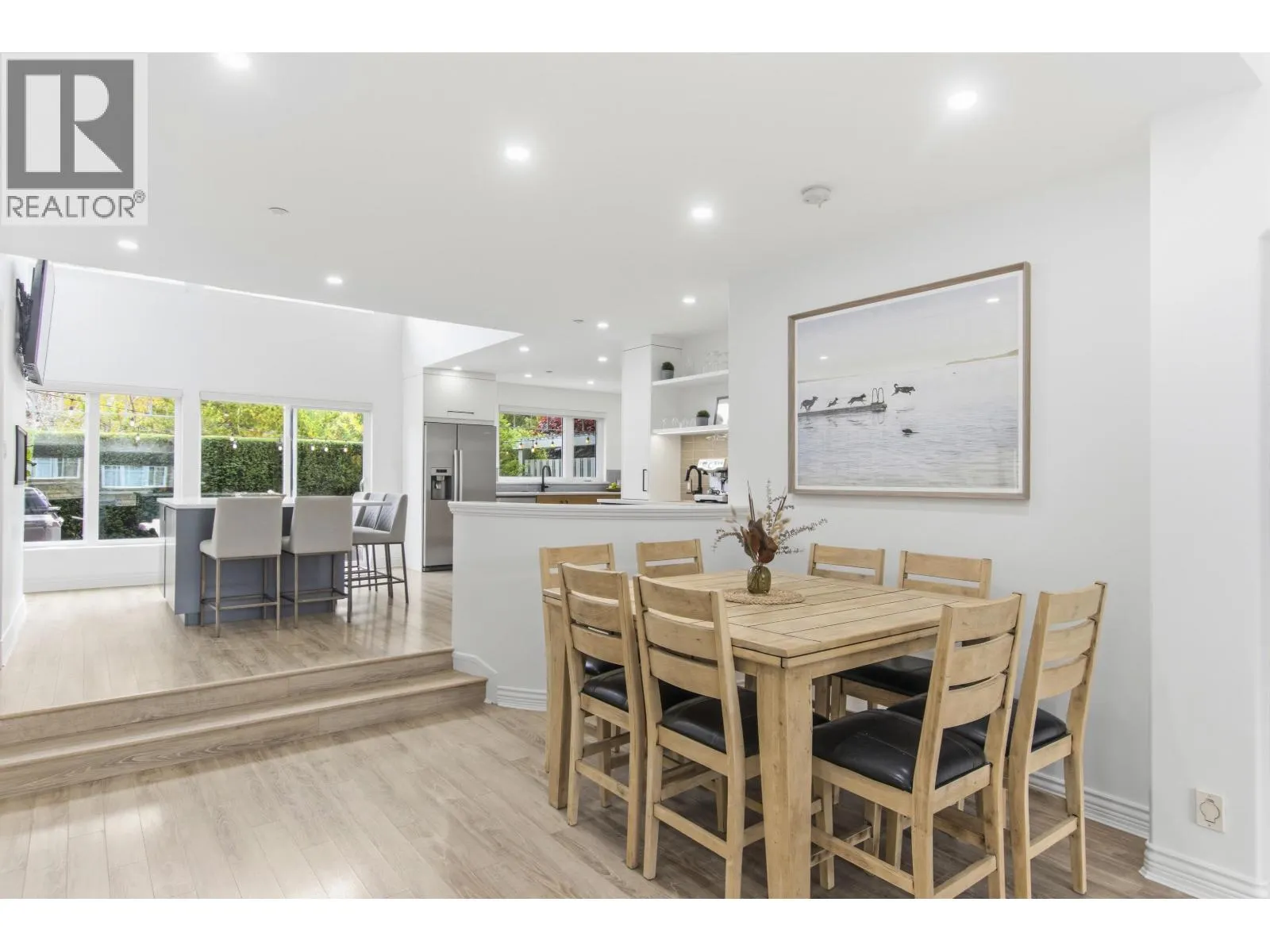 25 WHITECAP COURT