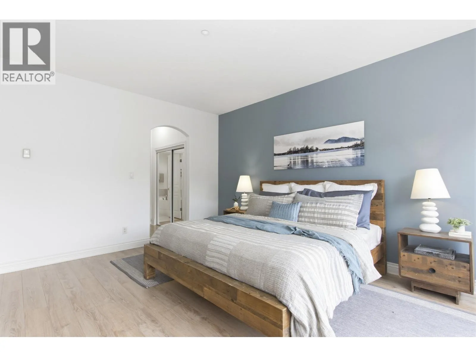 25 WHITECAP COURT