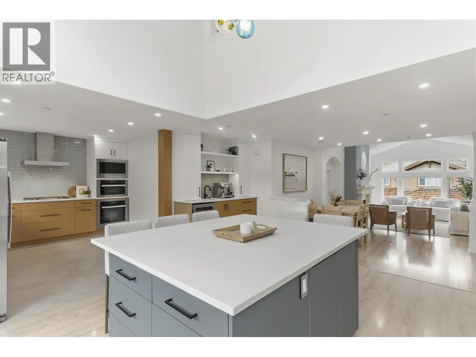 25 WHITECAP COURT