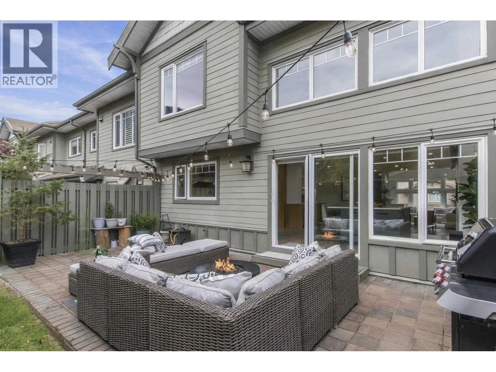25 WHITECAP COURT