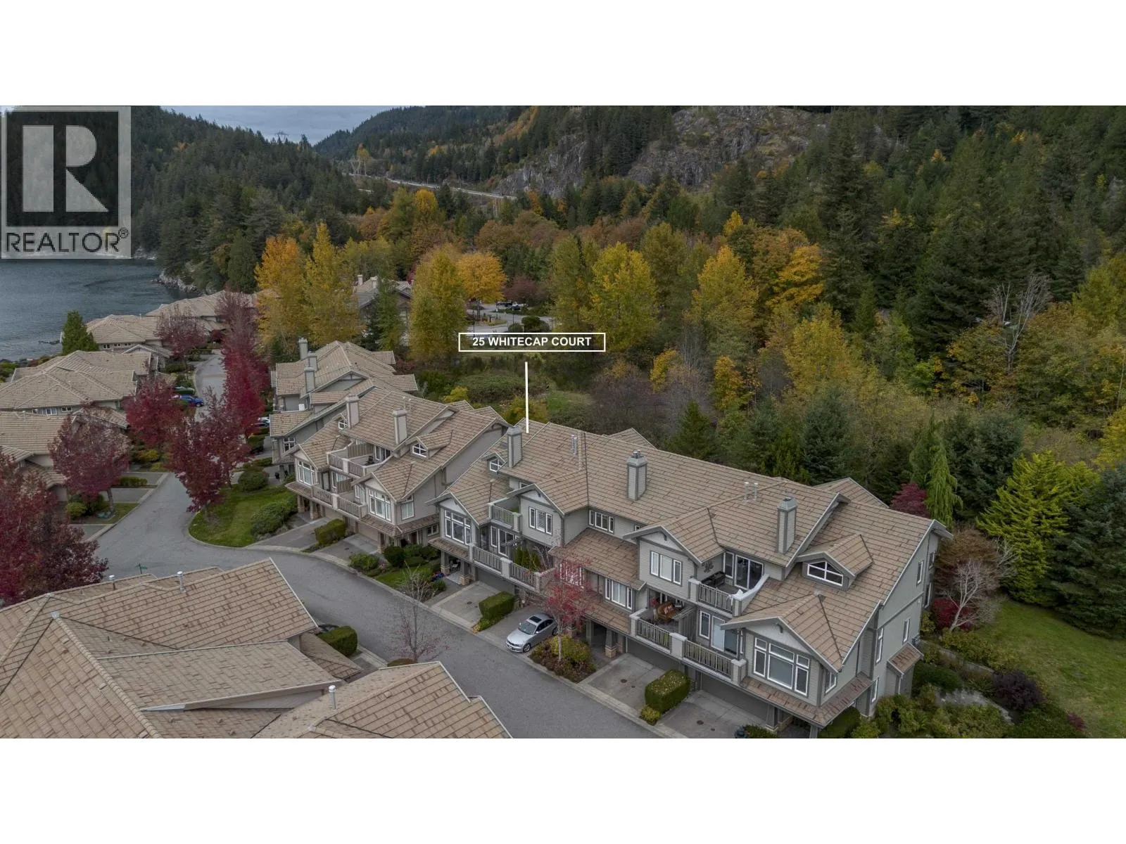 25 WHITECAP COURT