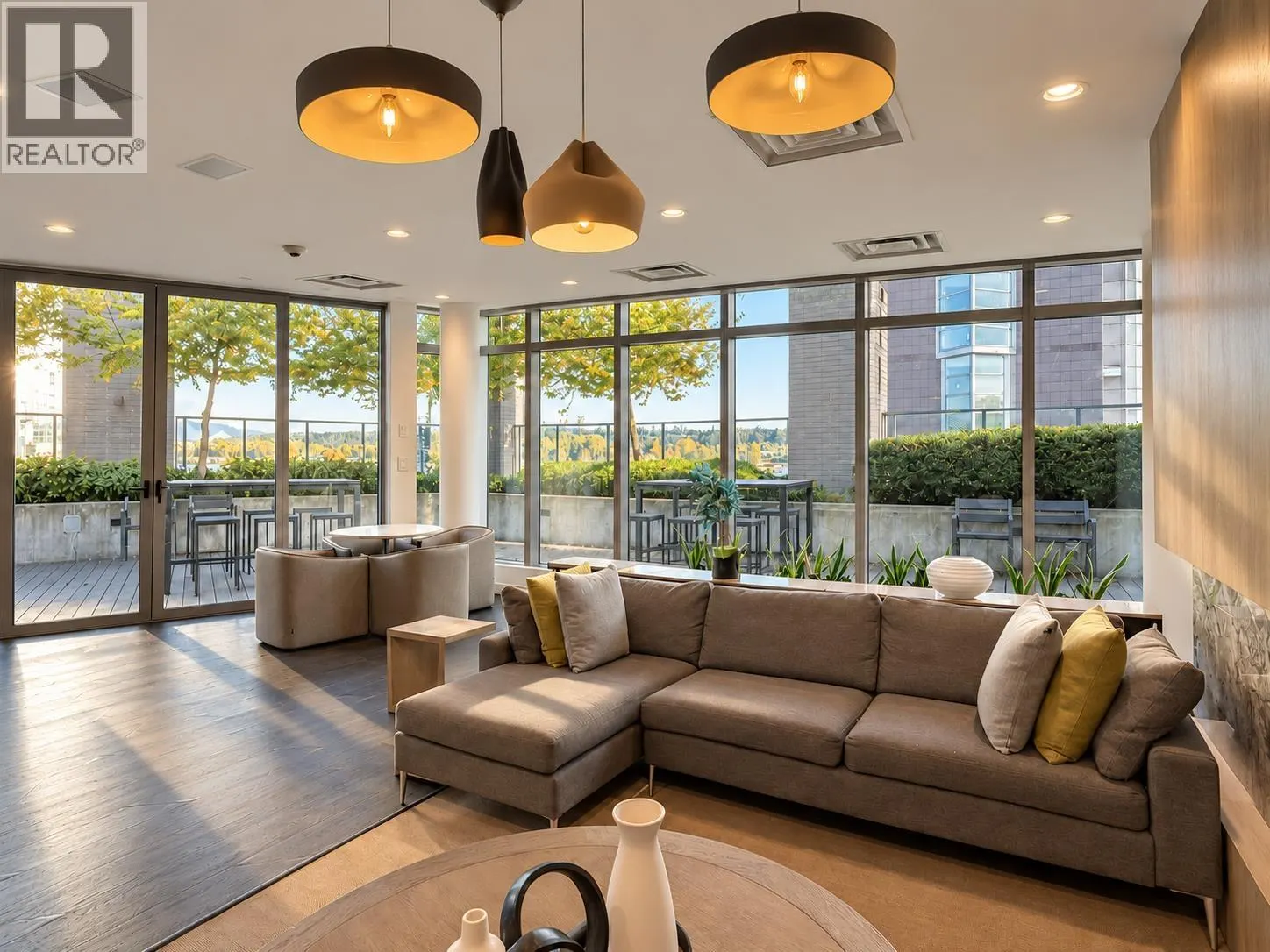 1909 908 QUAYSIDE DRIVE
