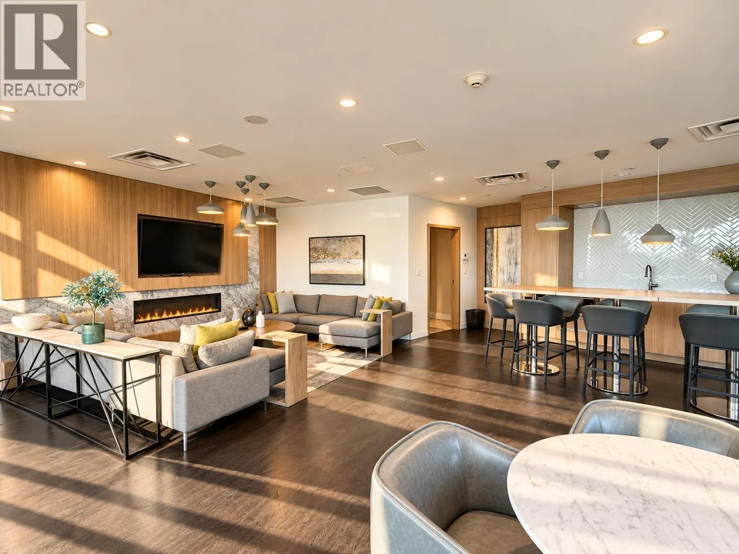 1909 908 QUAYSIDE DRIVE