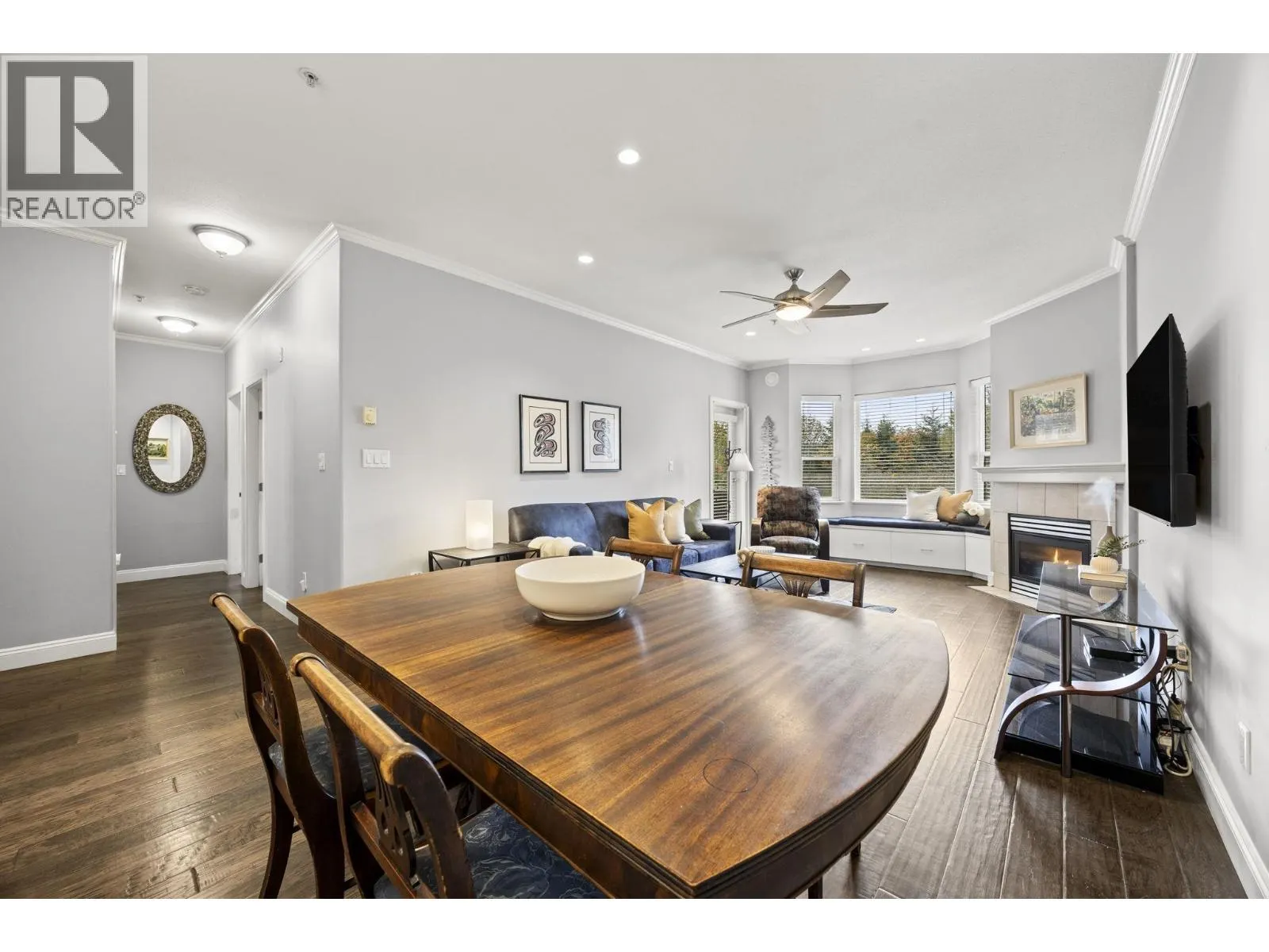 103 121 SHORELINE CIRCLE