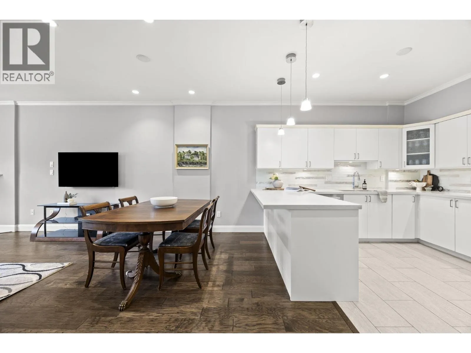 103 121 SHORELINE CIRCLE
