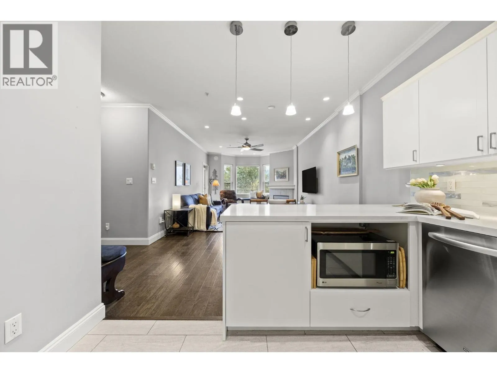 103 121 SHORELINE CIRCLE