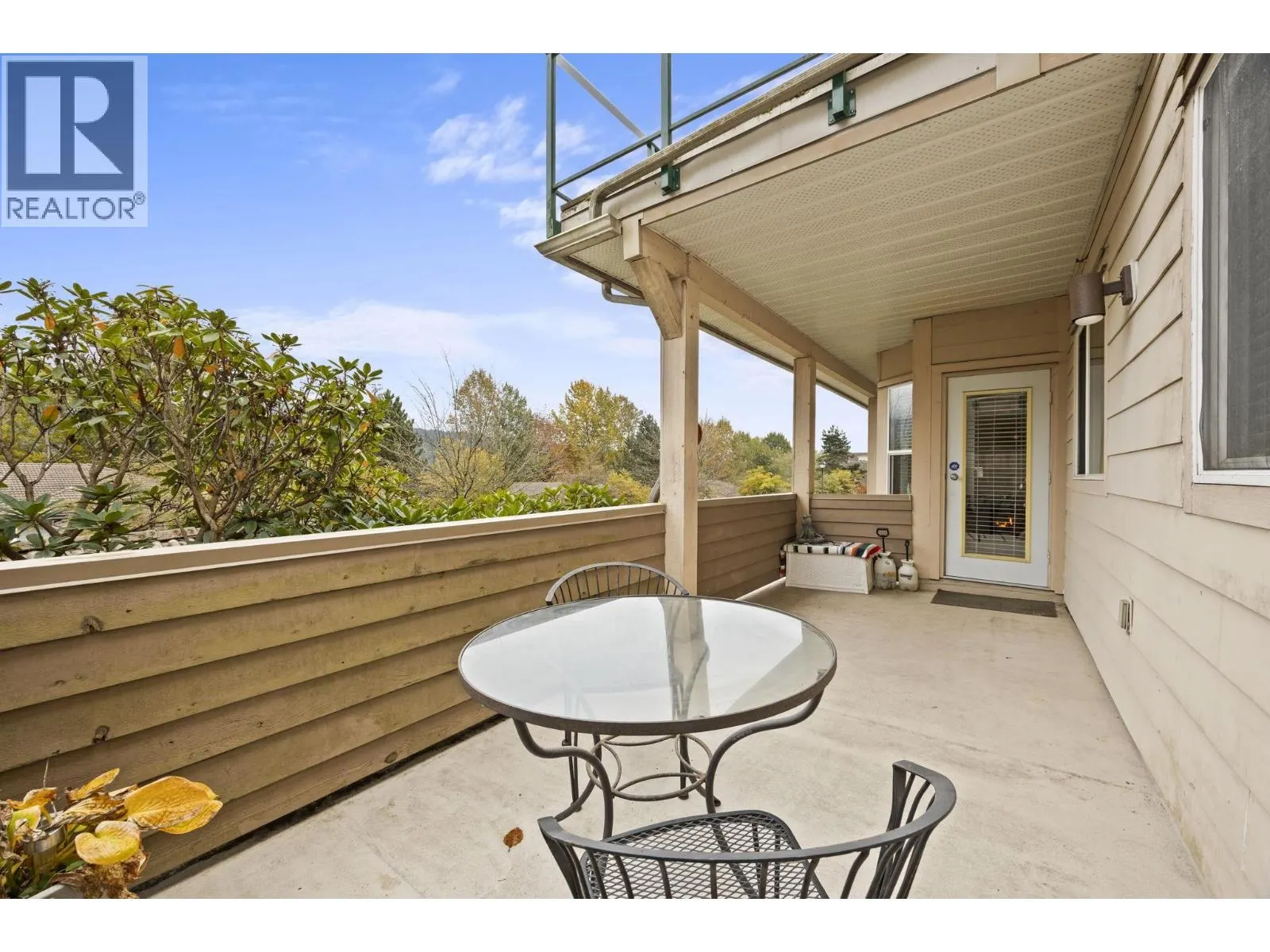 103 121 SHORELINE CIRCLE