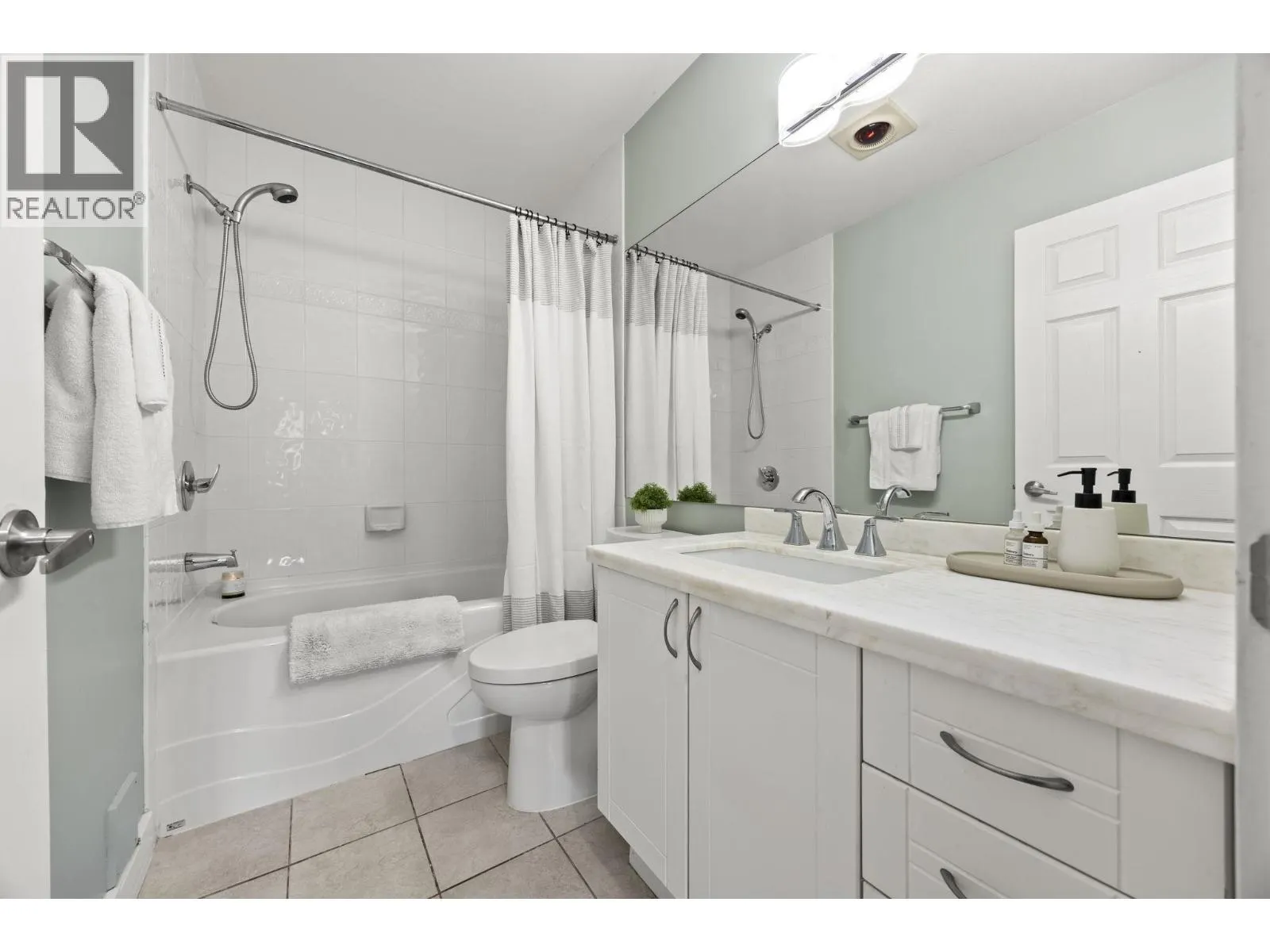 103 121 SHORELINE CIRCLE