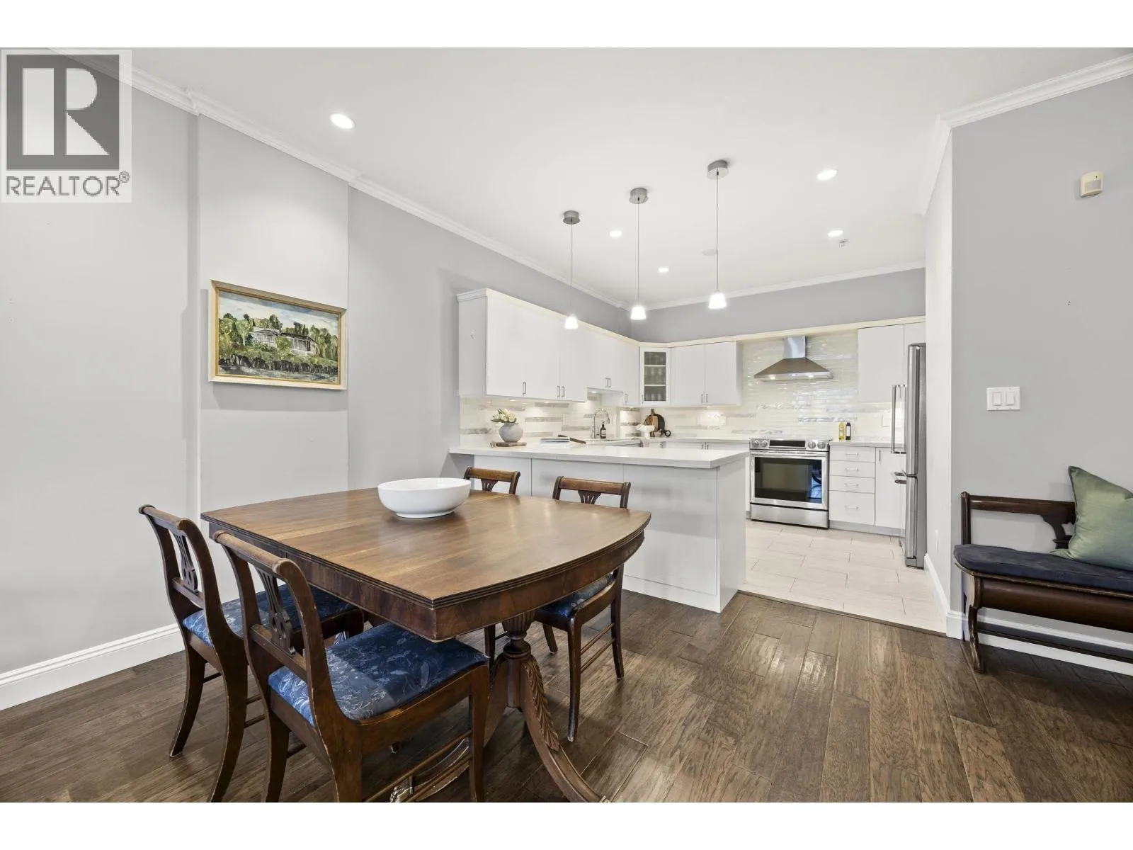103 121 SHORELINE CIRCLE