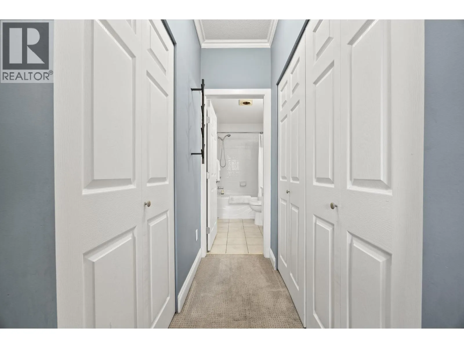 103 121 SHORELINE CIRCLE