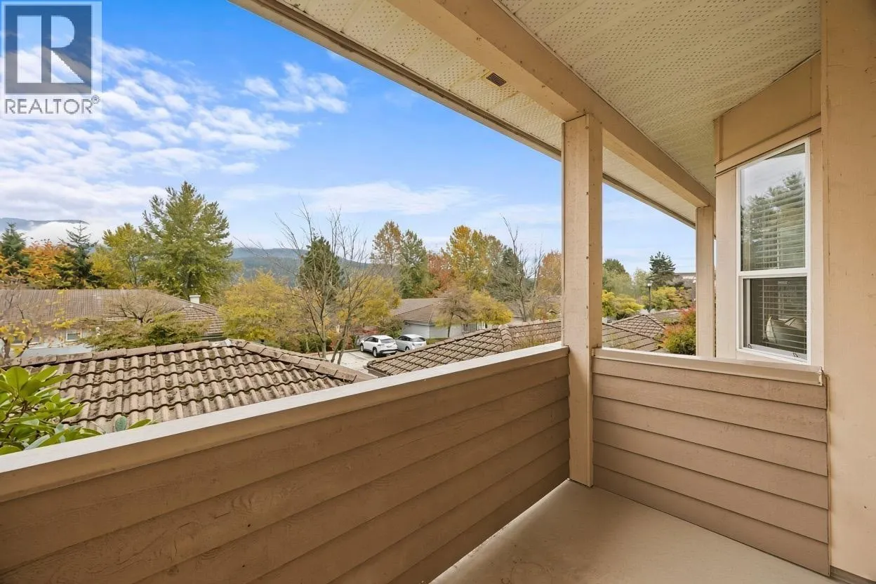 103 121 SHORELINE CIRCLE