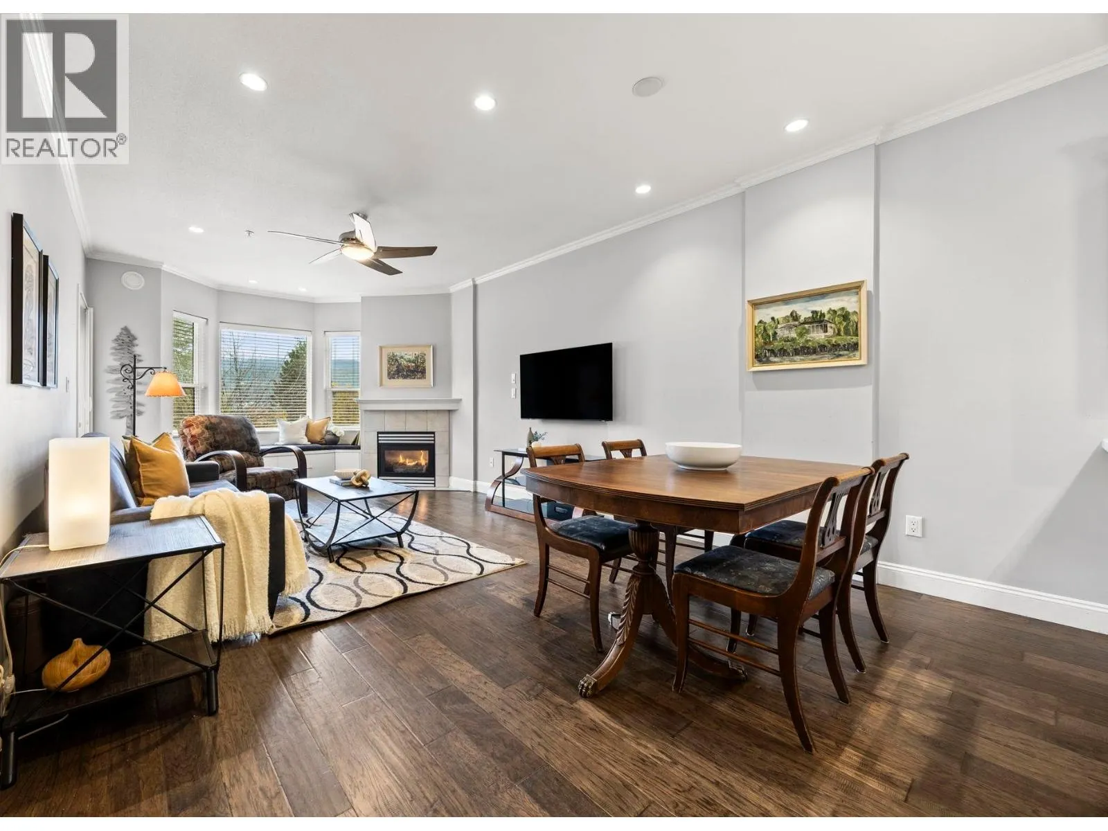 103 121 SHORELINE CIRCLE