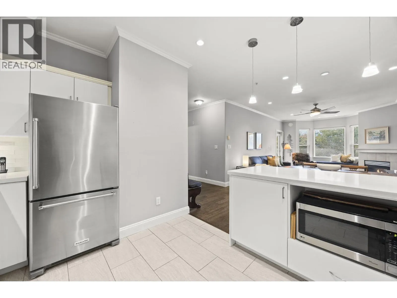 103 121 SHORELINE CIRCLE