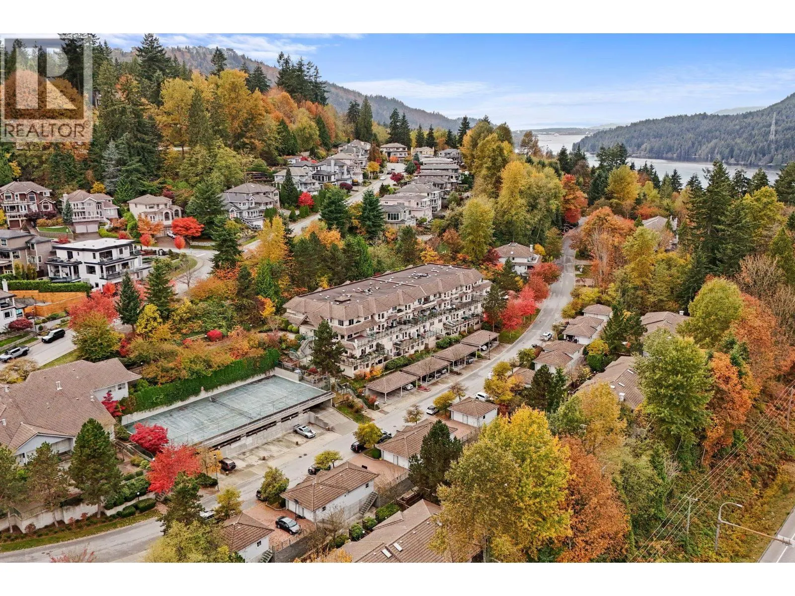 103 121 SHORELINE CIRCLE