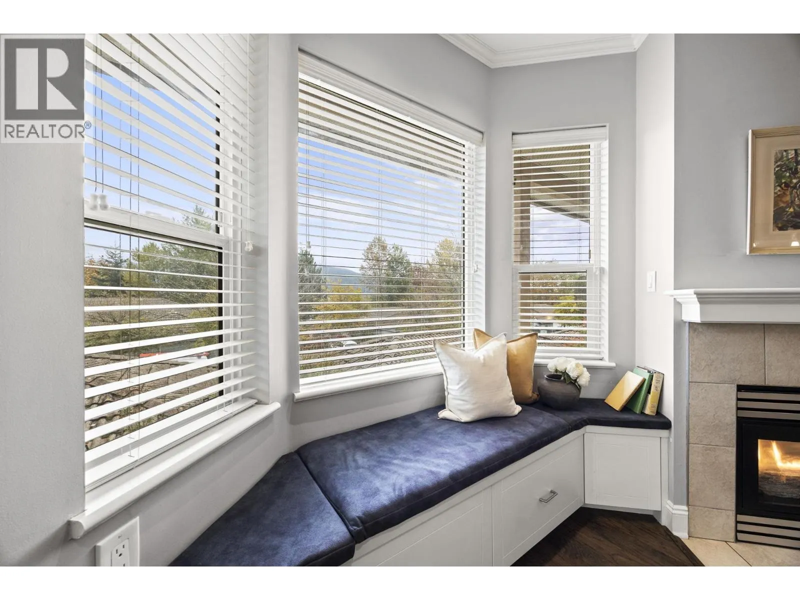 103 121 SHORELINE CIRCLE