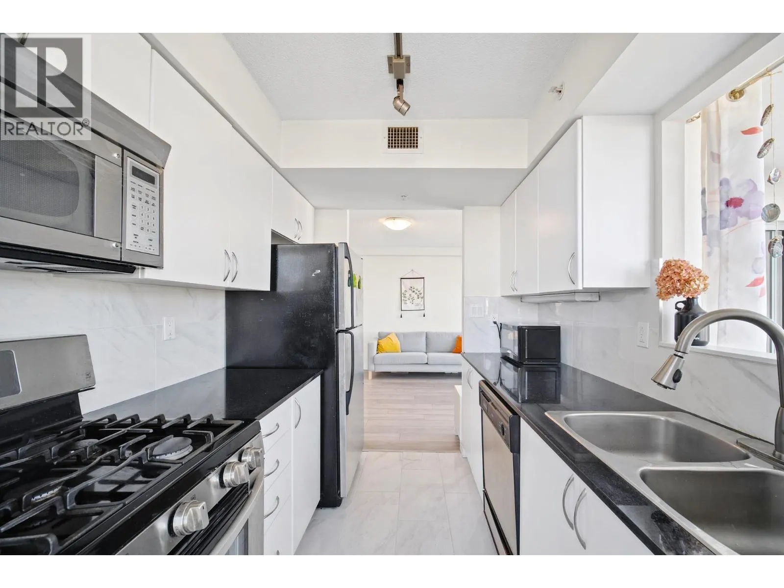 110X 63 KEEFER PLACE