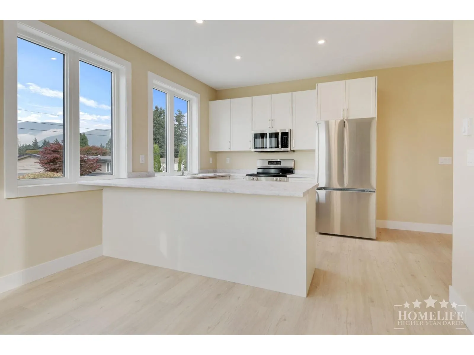 Upper House 10340 BEVERLEY DRIVE|Fairfield Island