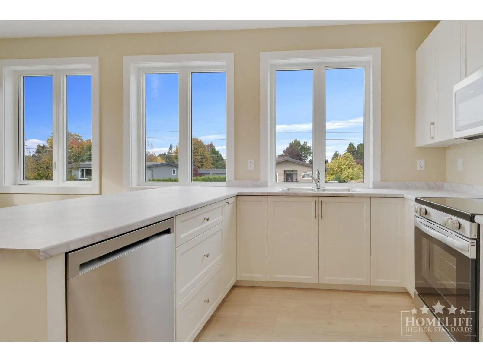 Upper House 10340 BEVERLEY DRIVE|Fairfield Island