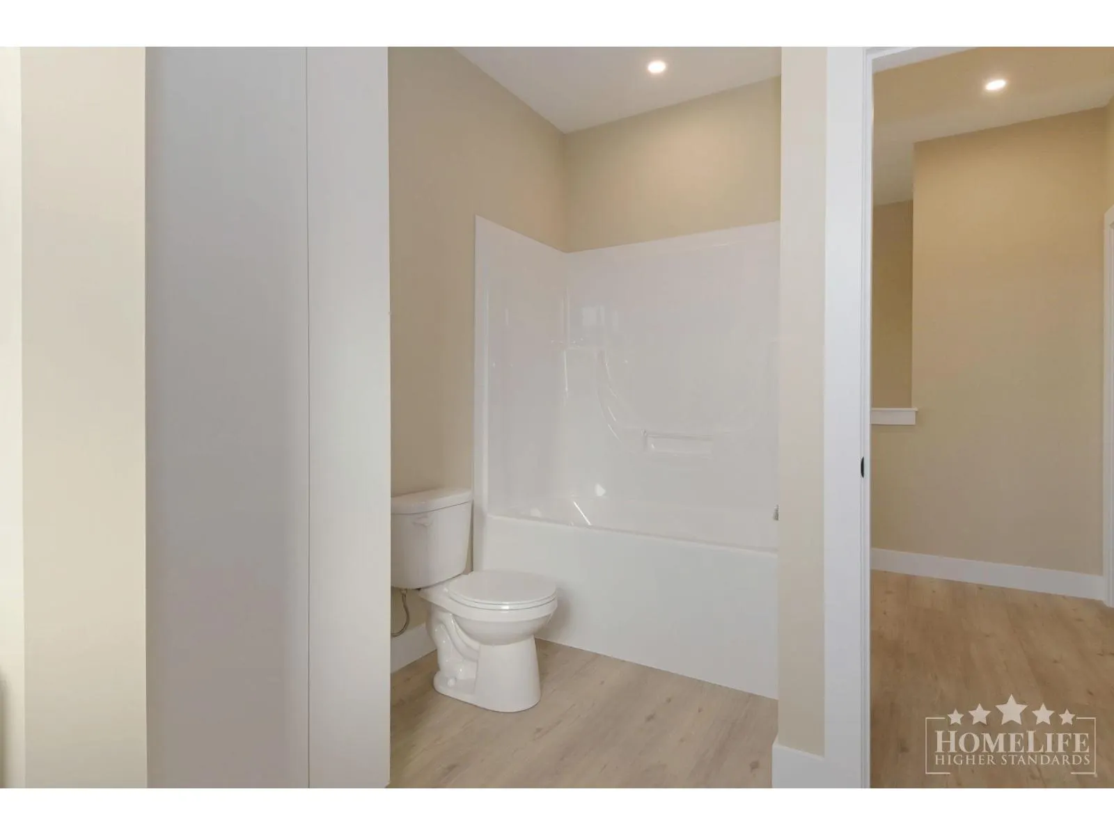 Upper House 10340 BEVERLEY DRIVE|Fairfield Island