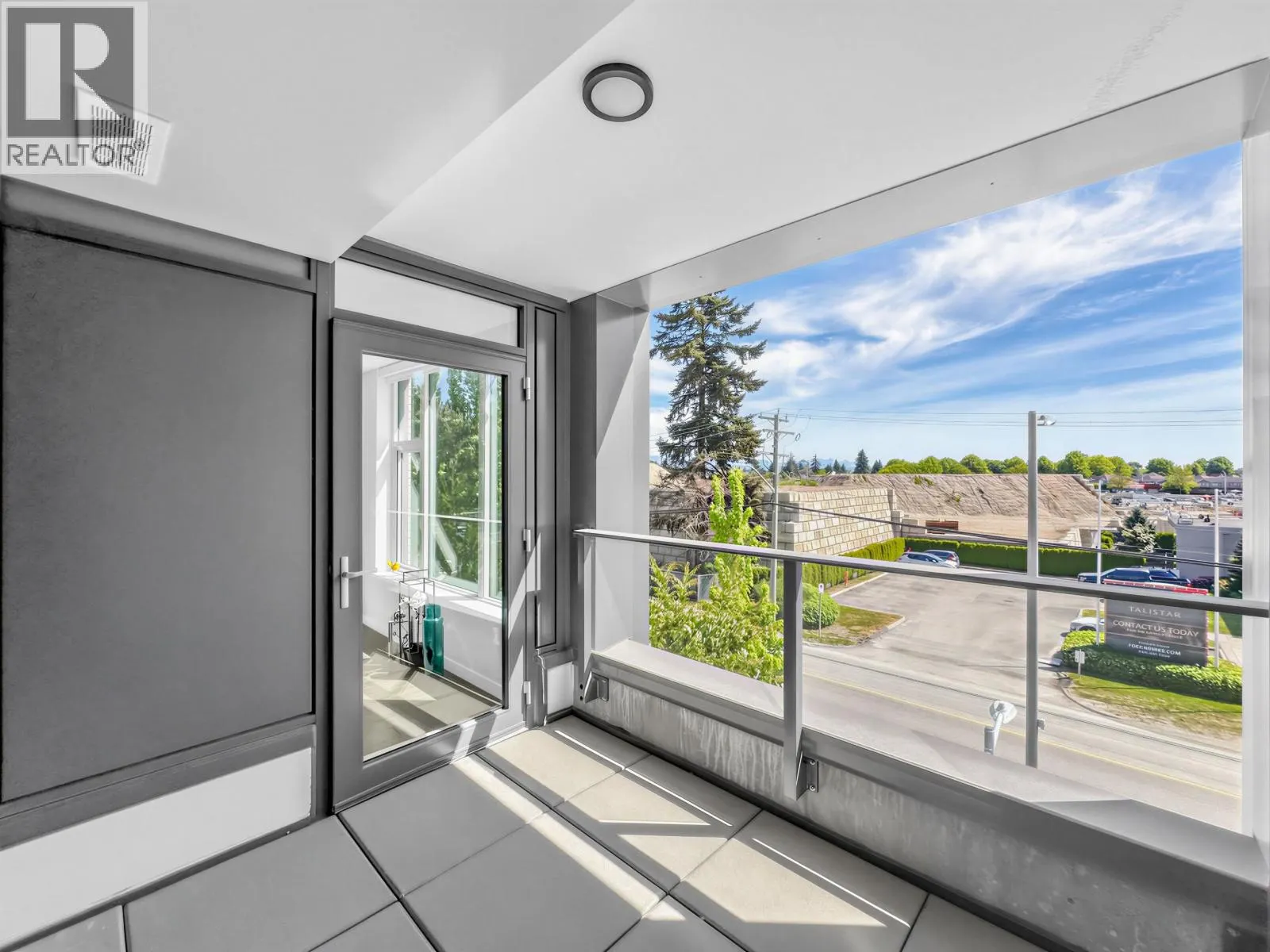 310 3699 SEXSMITH ROAD