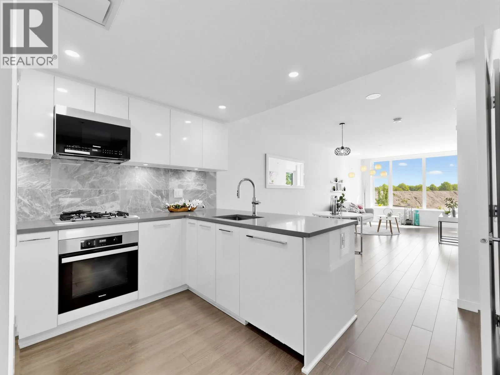 310 3699 SEXSMITH ROAD