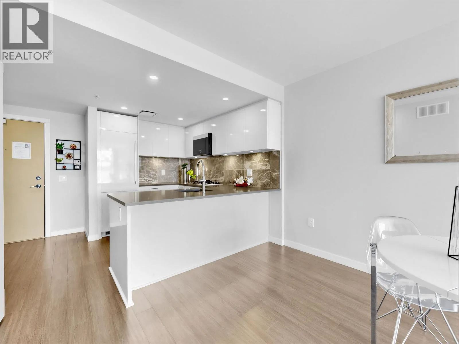 310 3699 SEXSMITH ROAD