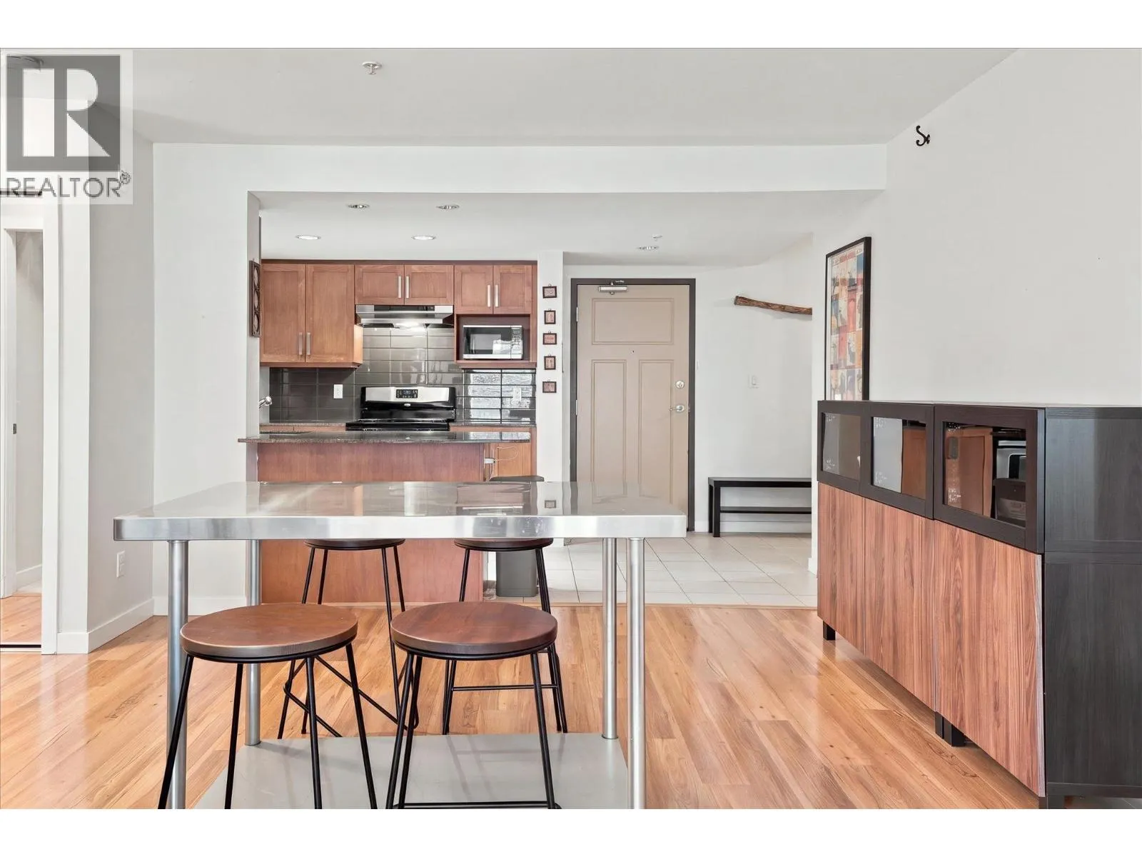 207 1212 MAIN STREET