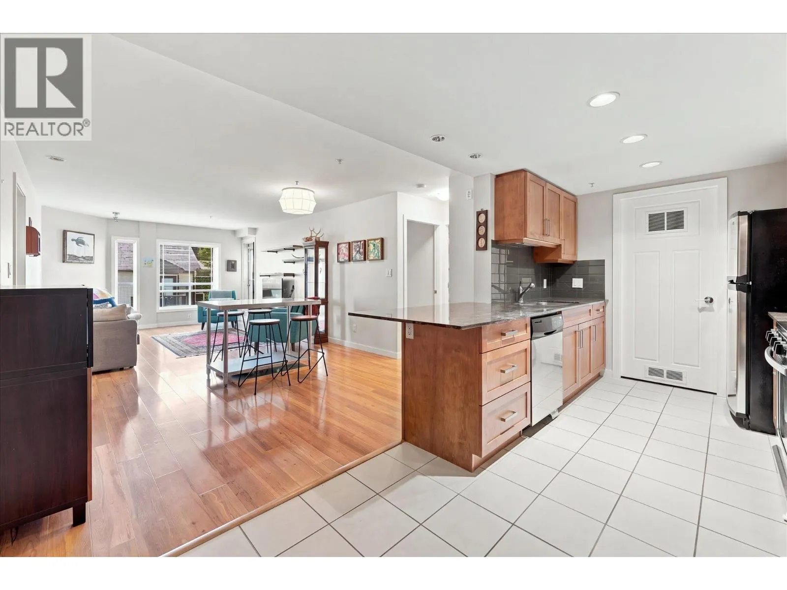207 1212 MAIN STREET