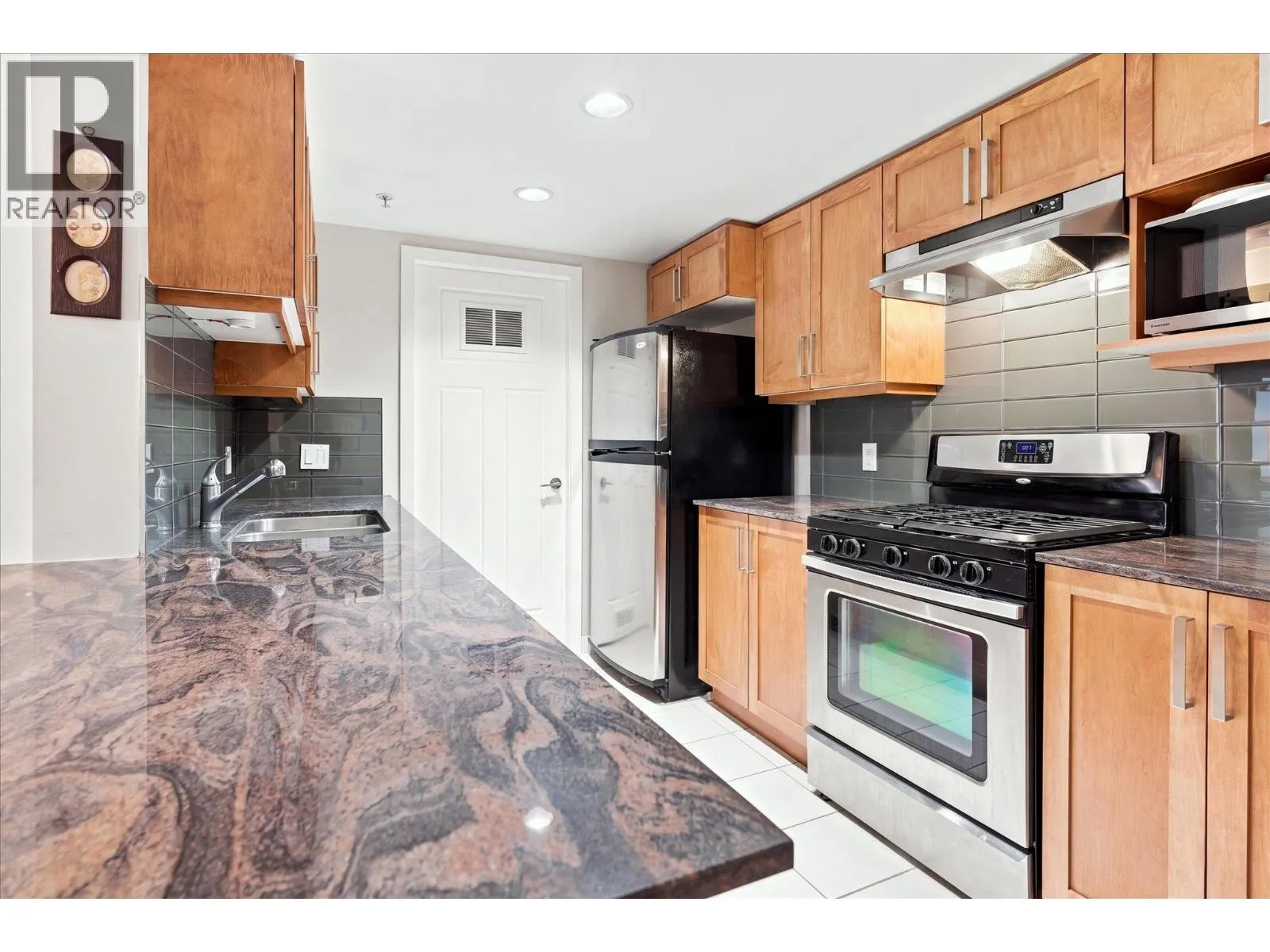 207 1212 MAIN STREET