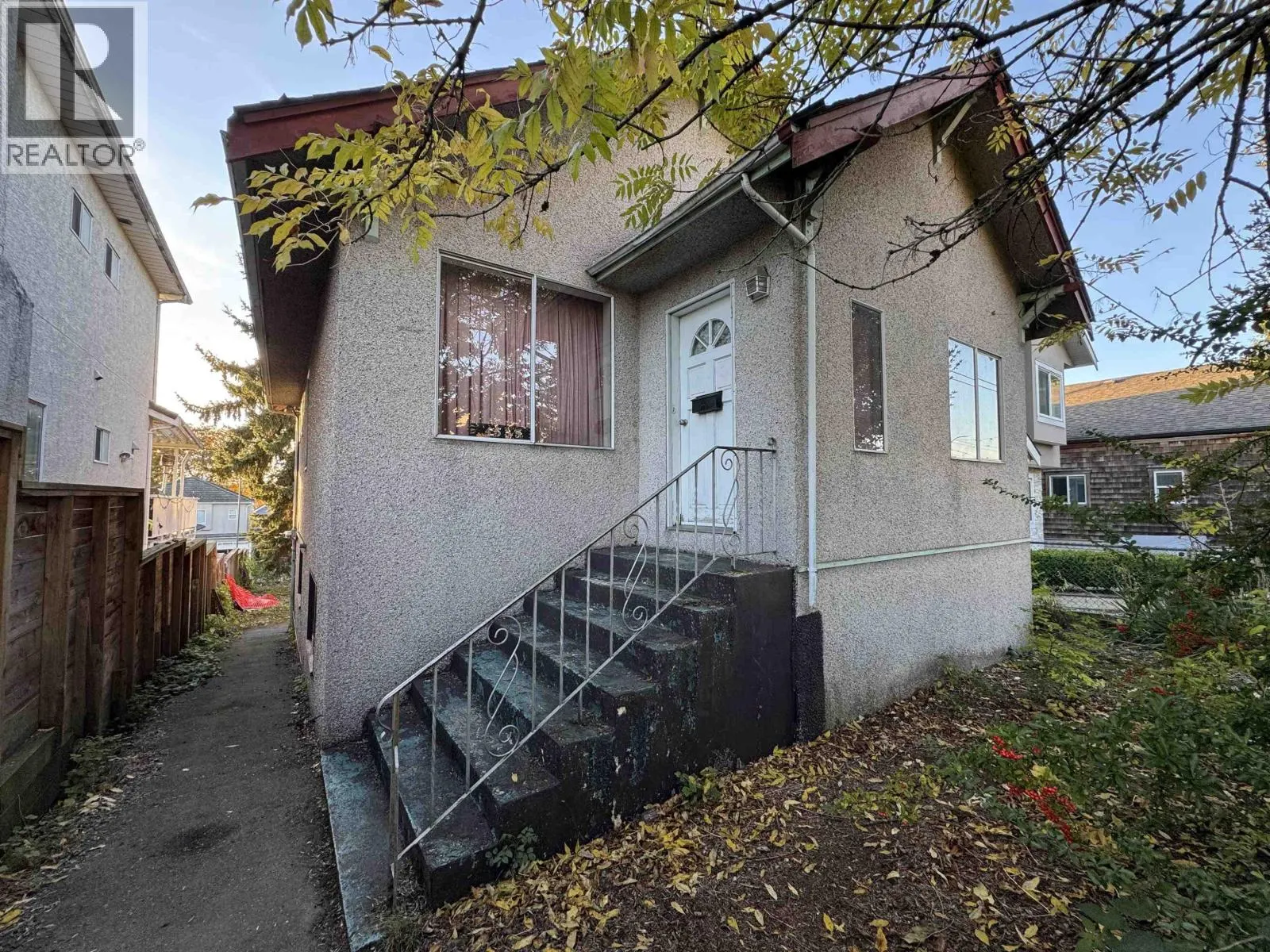 4539 VICTORIA DRIVE