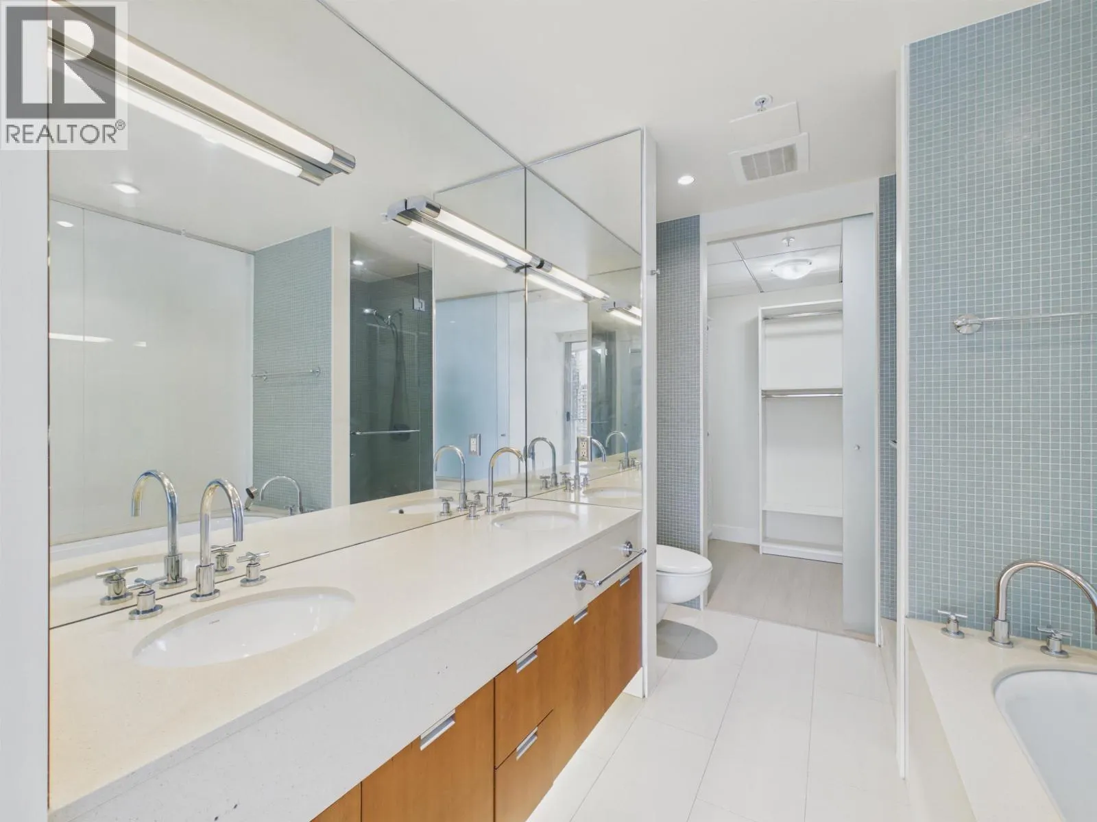 2403 1077 W CORDOVA STREET