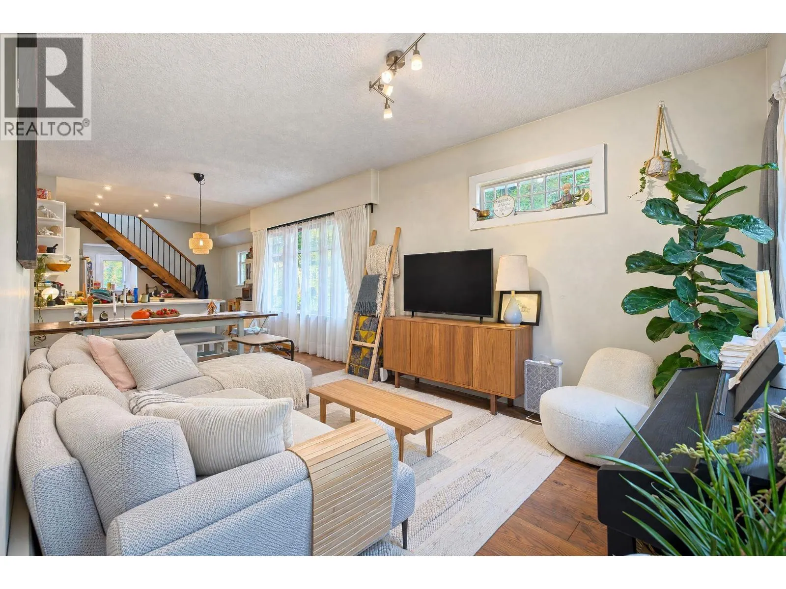 1701 SEMLIN DRIVE