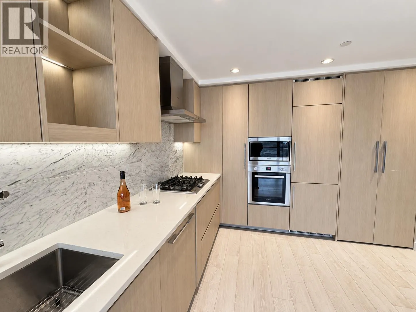 3409 4720 N LOUGHEED HIGHWAY