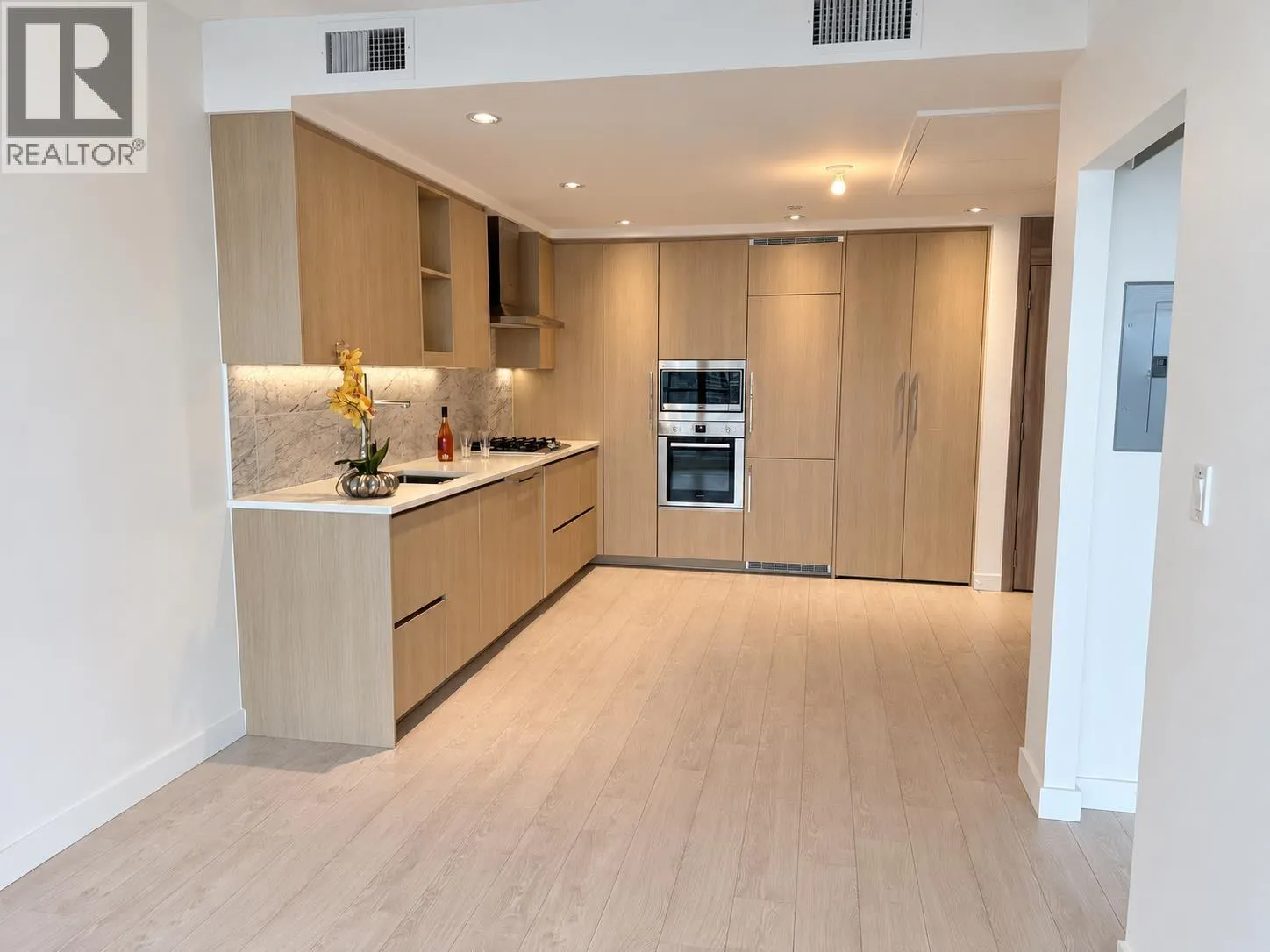 3409 4720 N LOUGHEED HIGHWAY