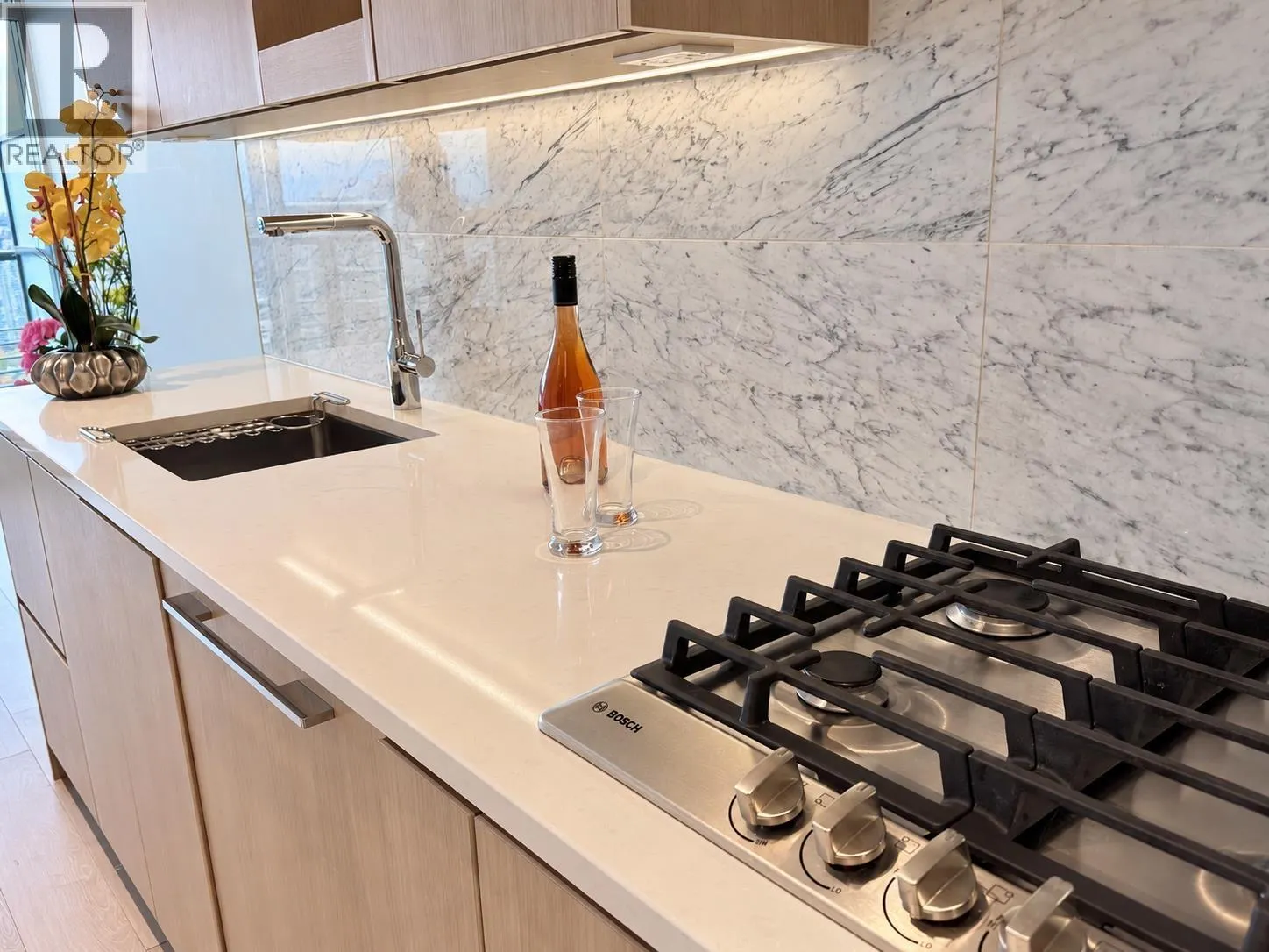 3409 4720 N LOUGHEED HIGHWAY