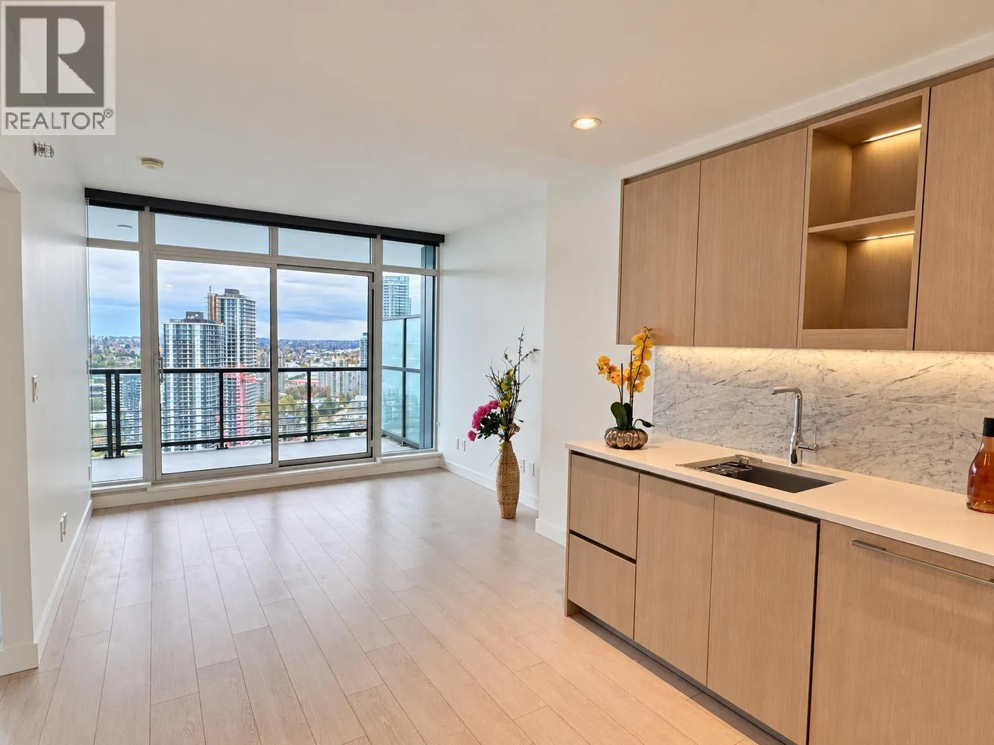 3409 4720 N LOUGHEED HIGHWAY