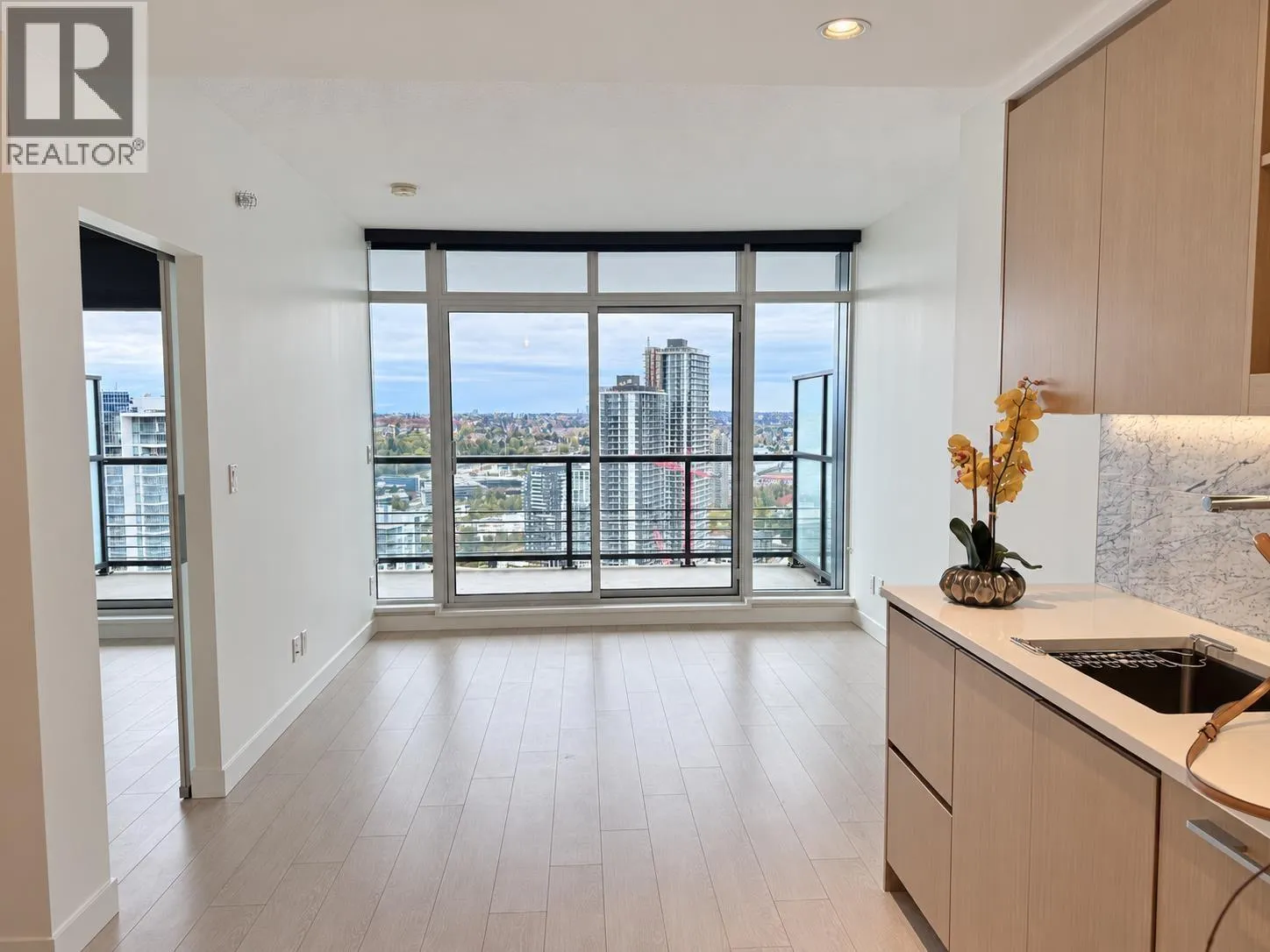 3409 4720 N LOUGHEED HIGHWAY