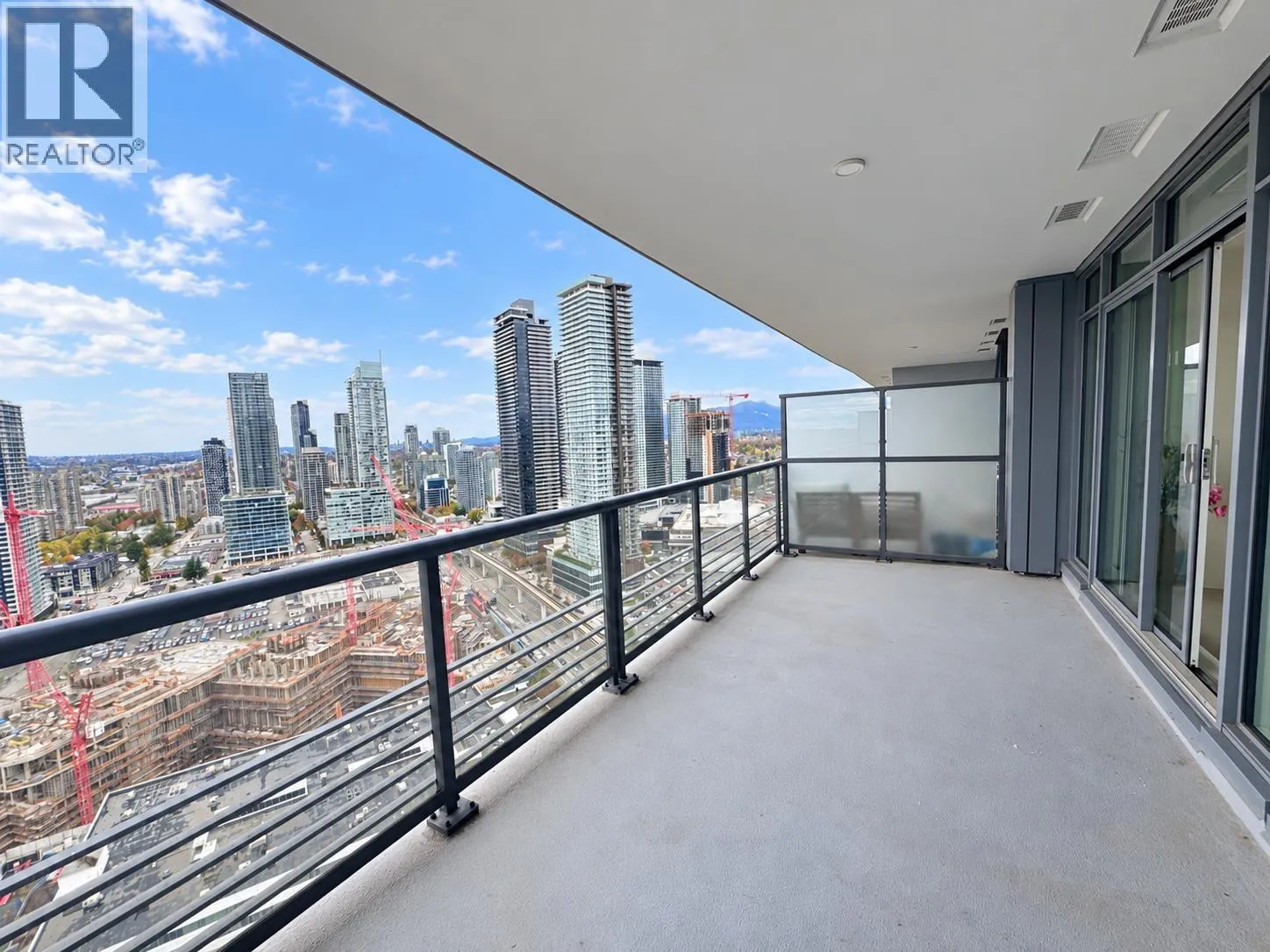 3409 4720 N LOUGHEED HIGHWAY