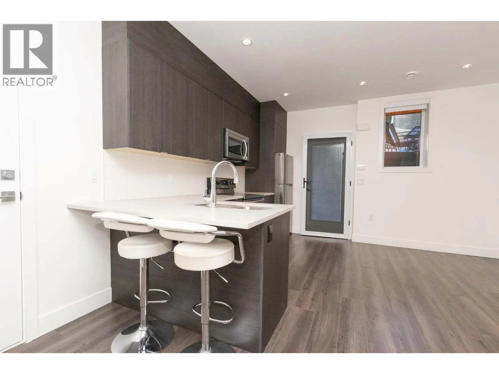 Suite 7230 KITCHENER STREET
