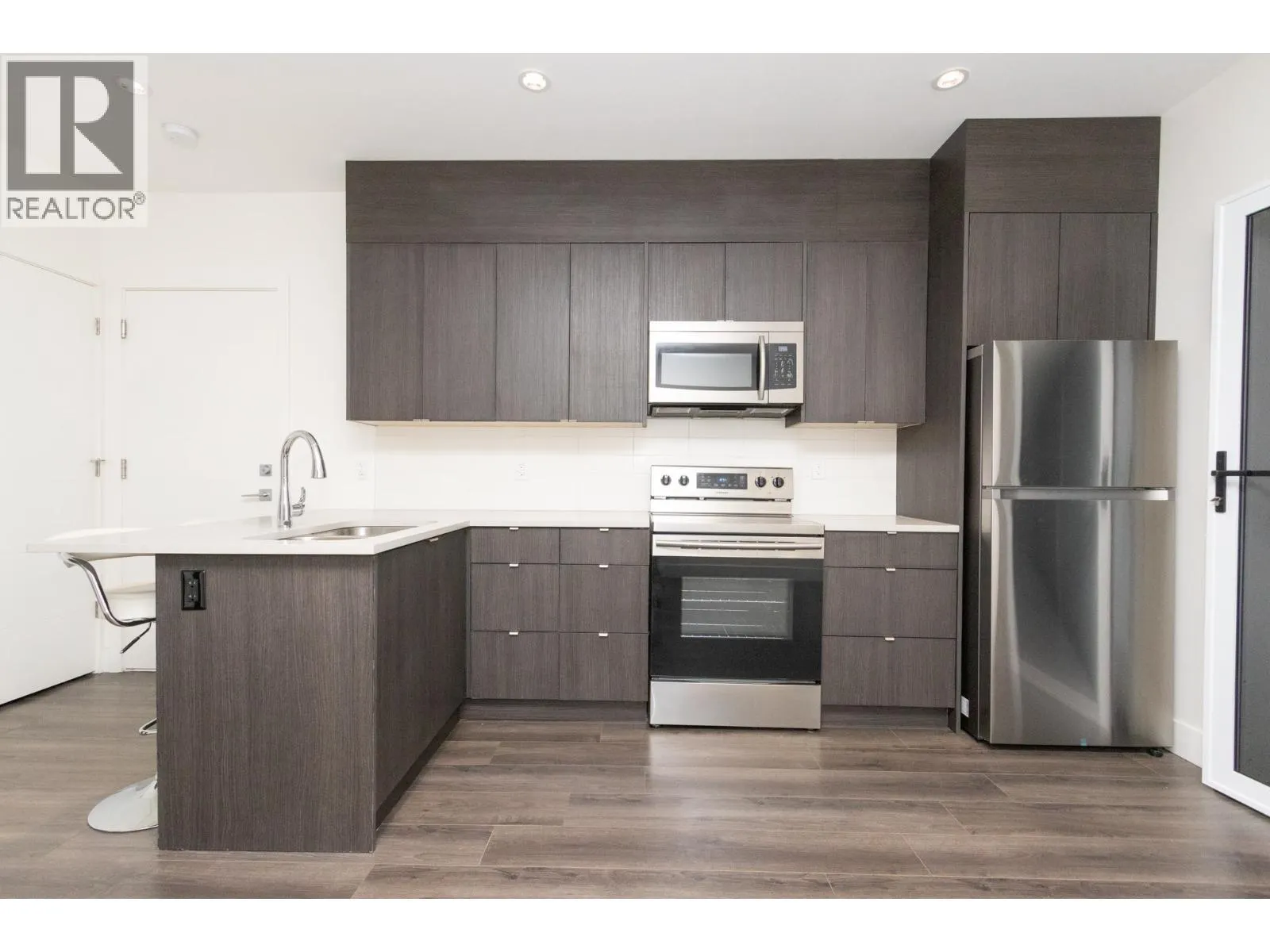 Suite 7230 KITCHENER STREET