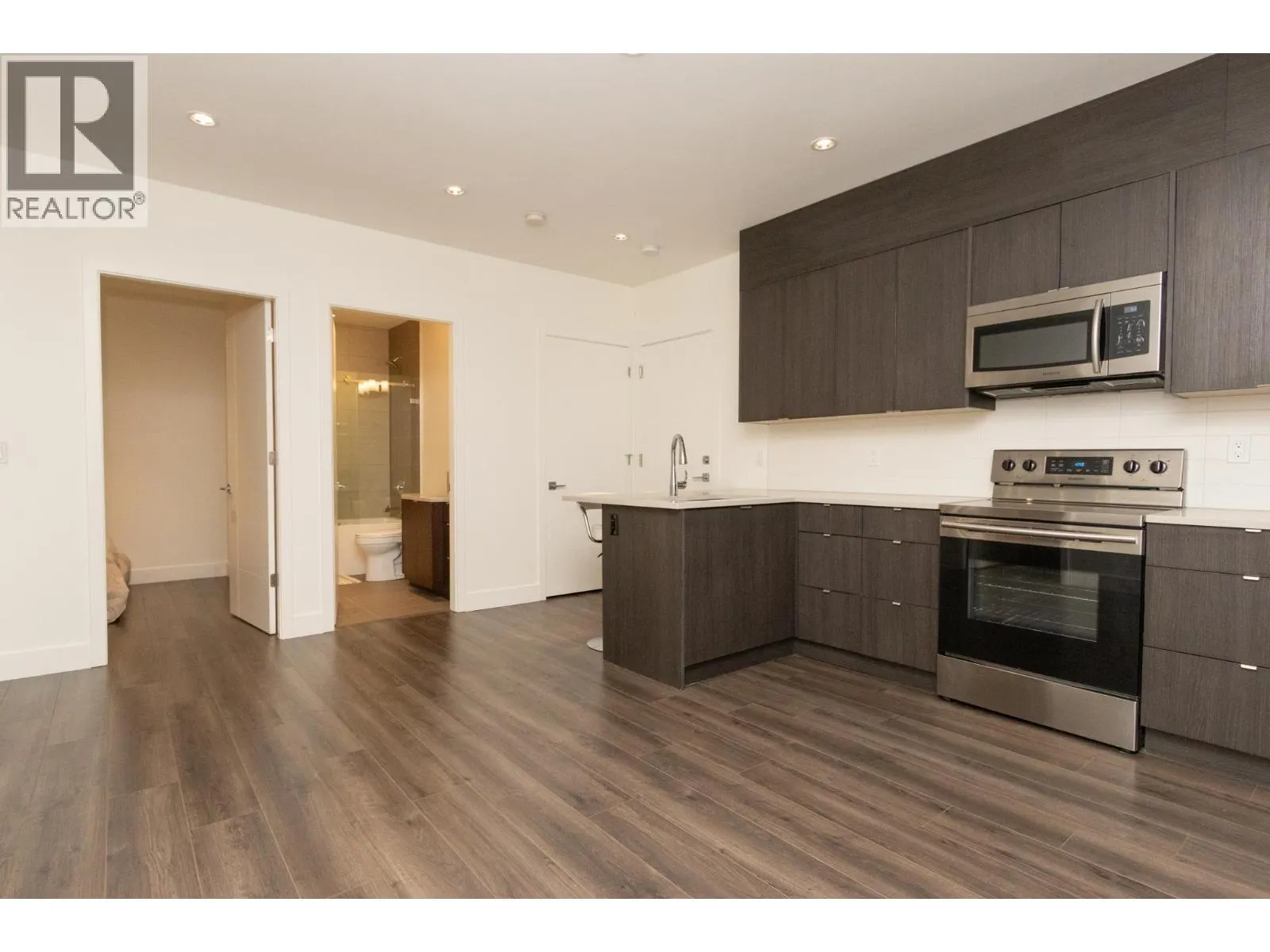 Suite 7230 KITCHENER STREET