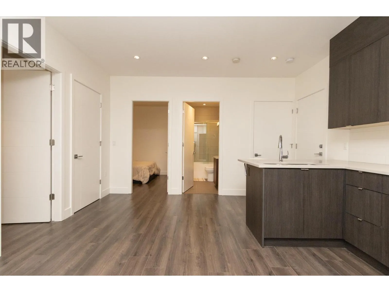 Suite 7230 KITCHENER STREET