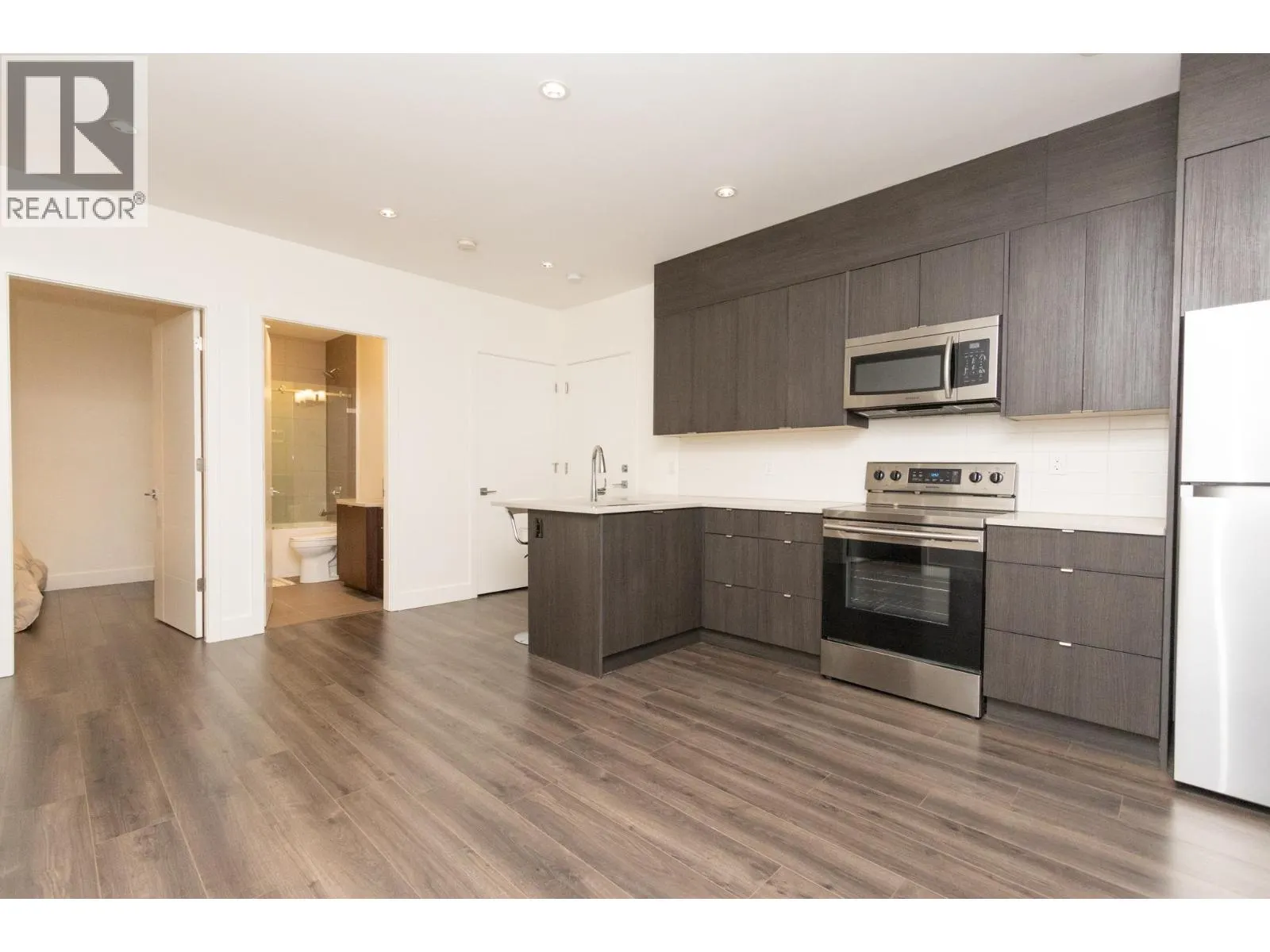 Suite 7230 KITCHENER STREET