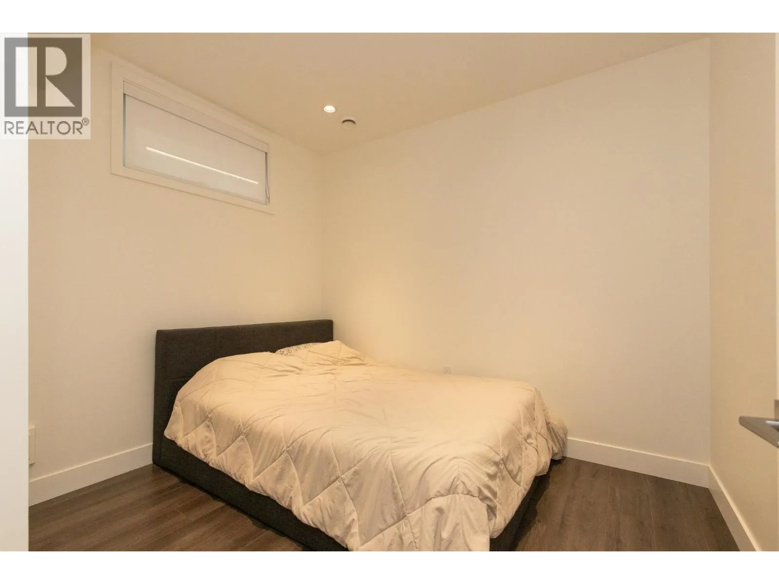 Suite 7230 KITCHENER STREET
