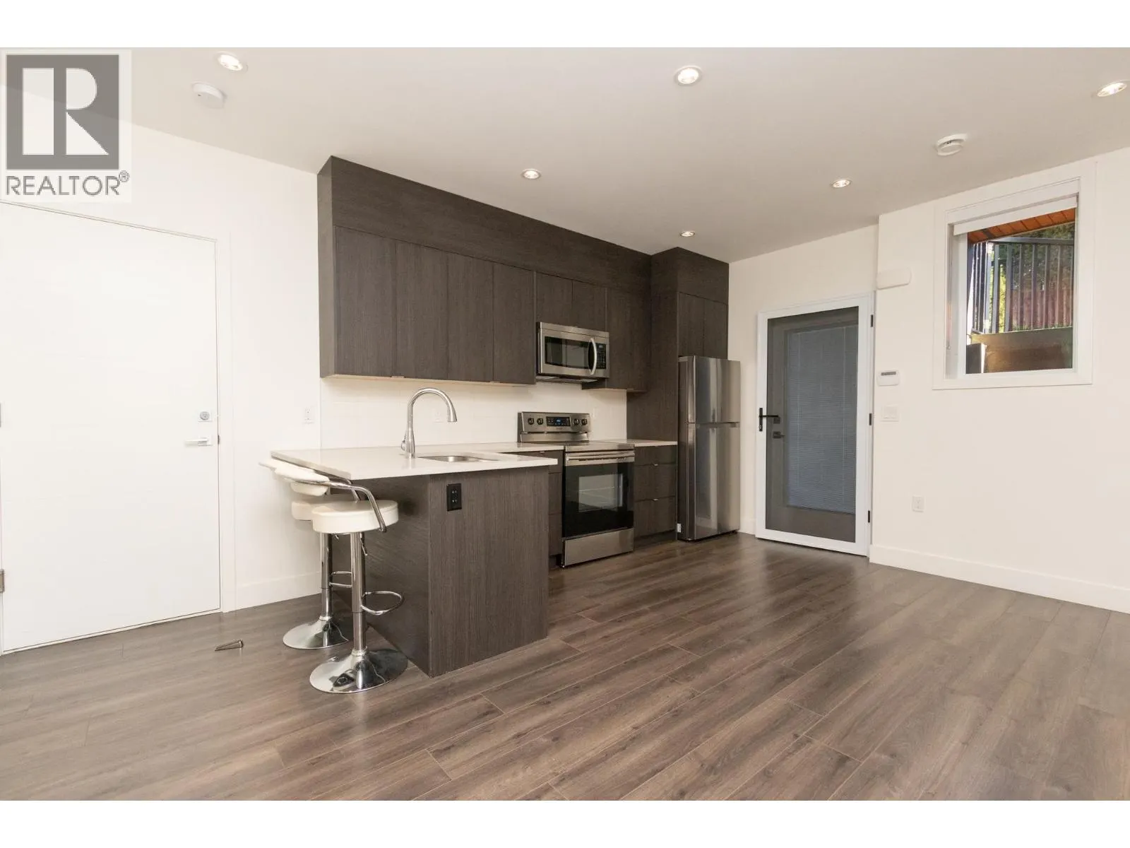 Suite 7230 KITCHENER STREET