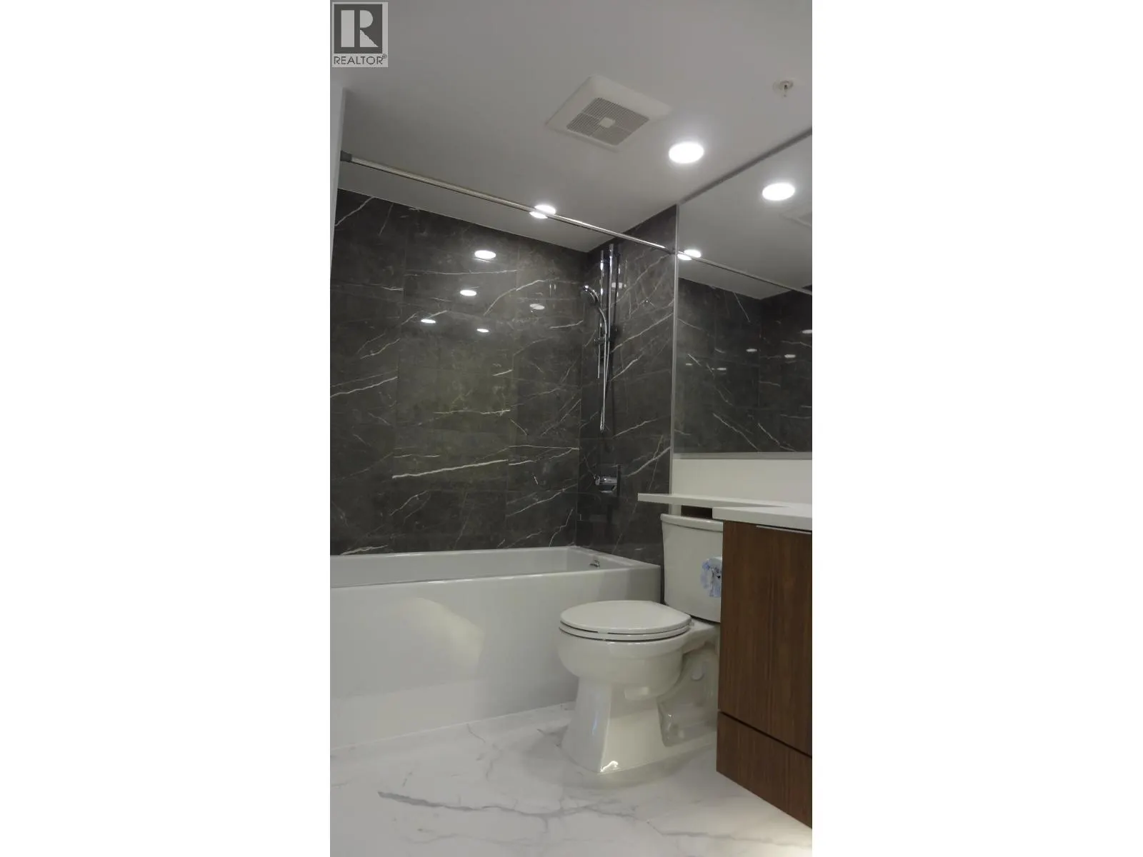 1400 7683 PARK CRESCENT
