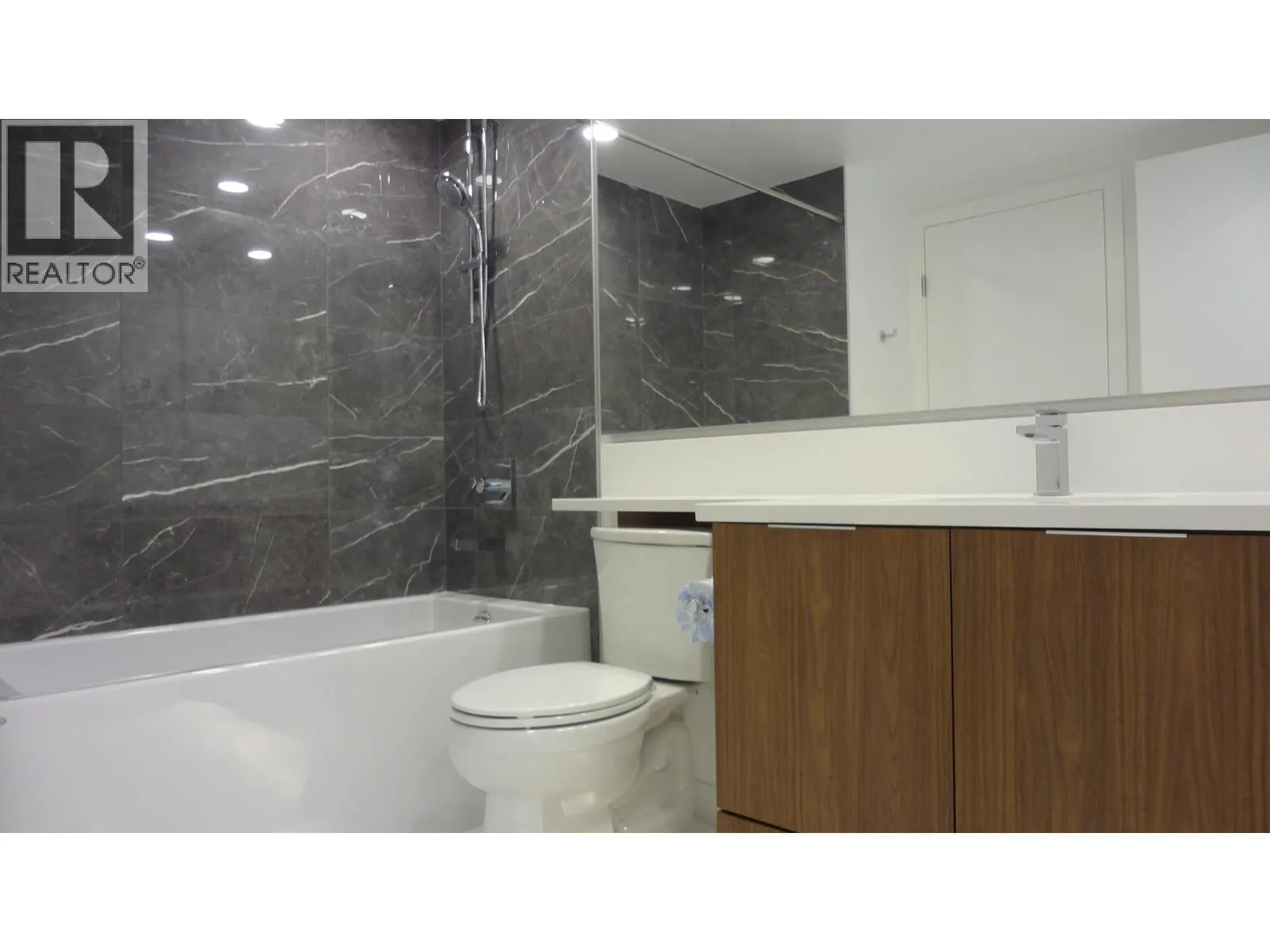 1400 7683 PARK CRESCENT