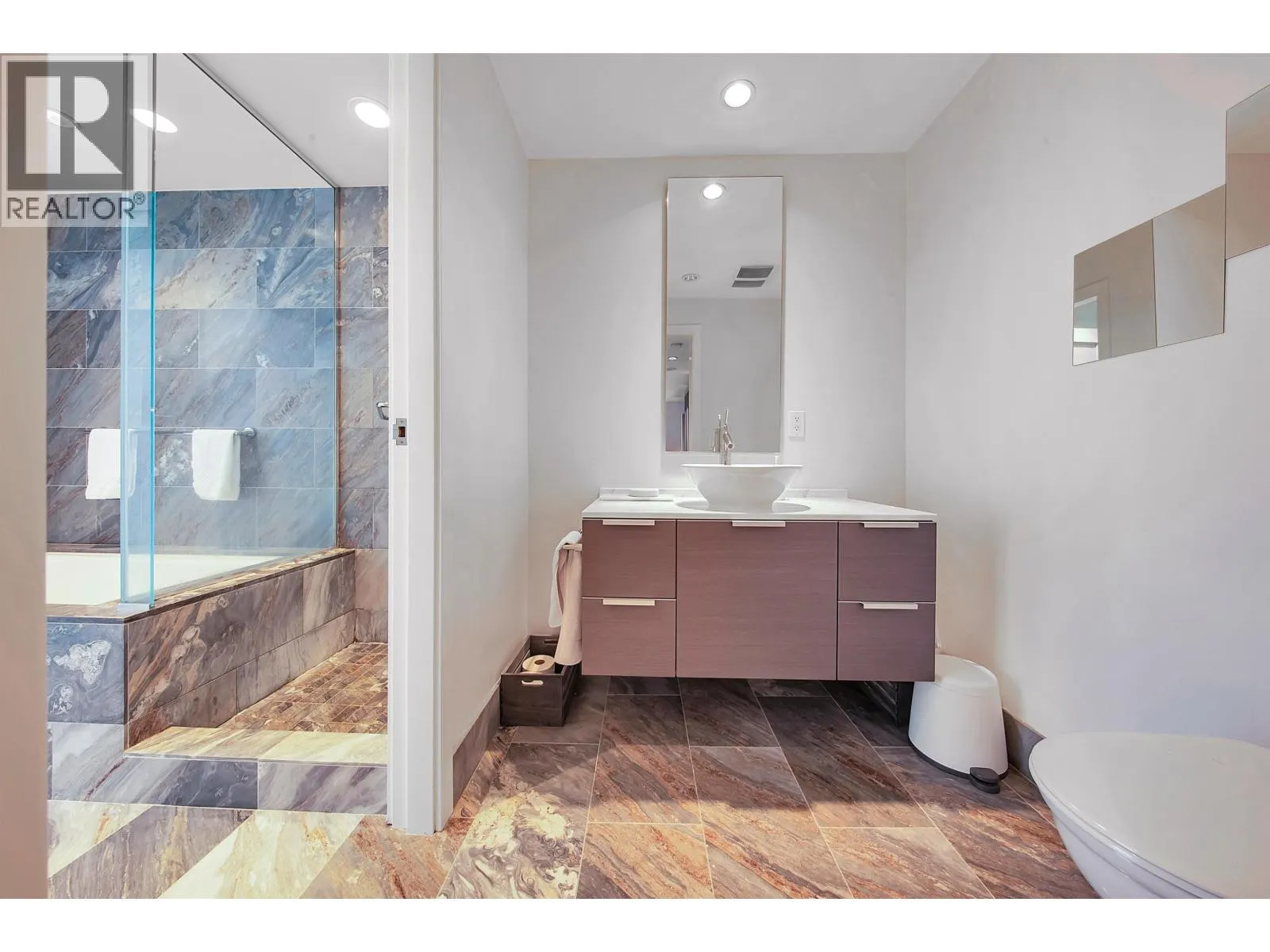 2504 1111 ALBERNI STREET