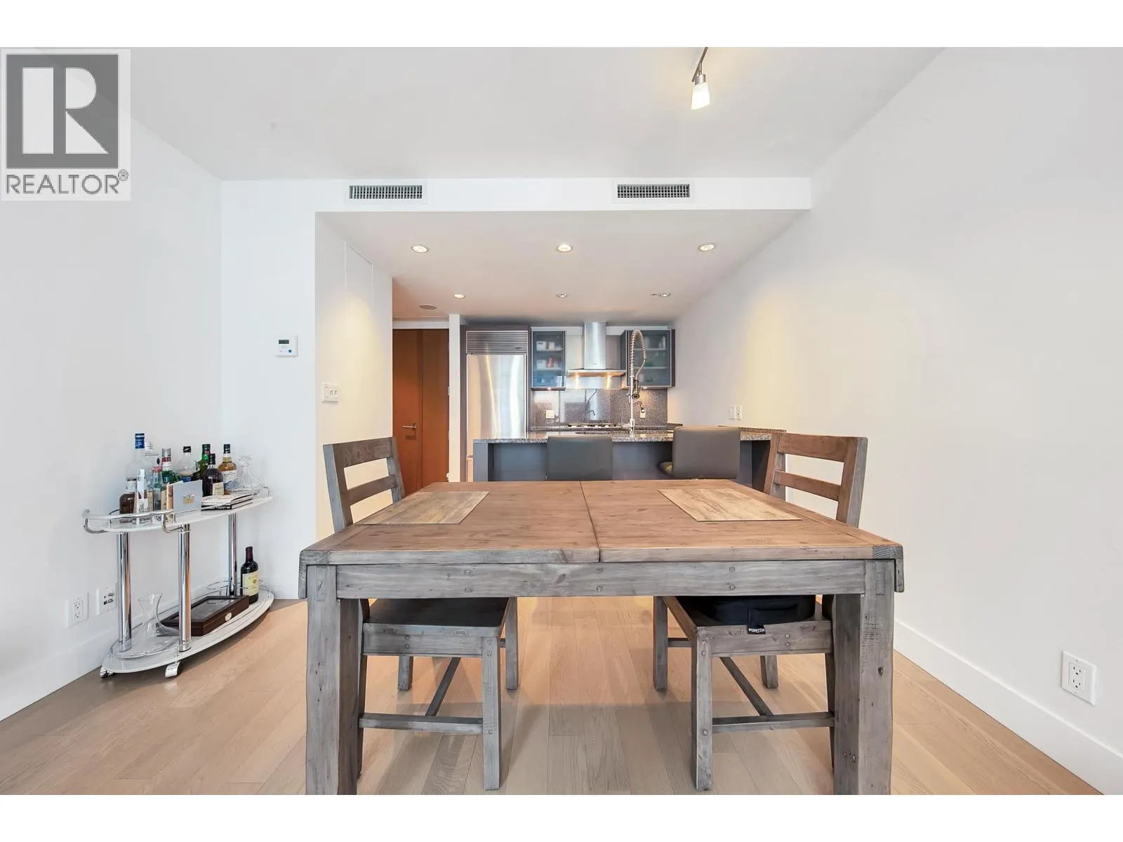 2504 1111 ALBERNI STREET